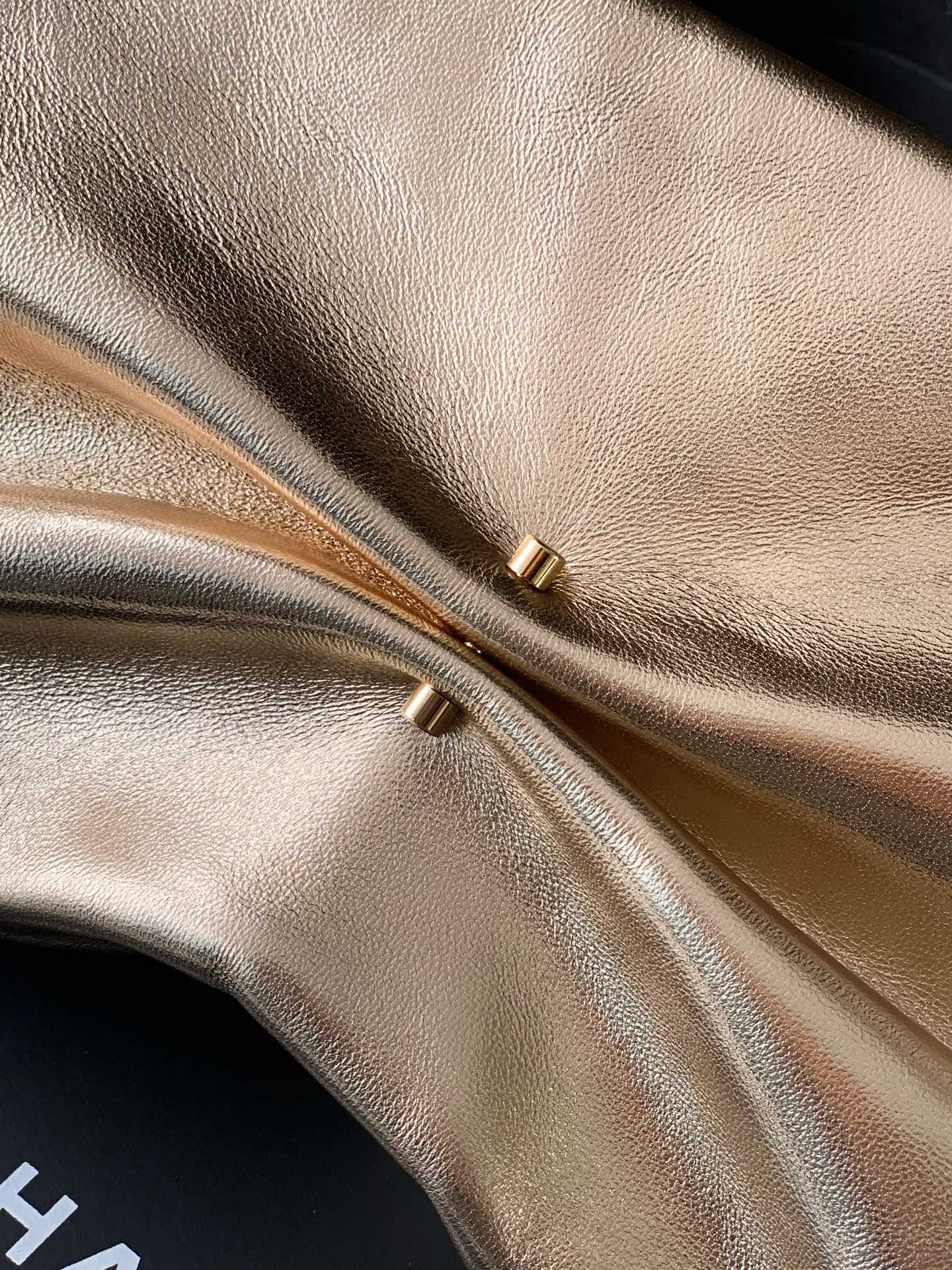 Chanel Tote Bag Gold M-l-s