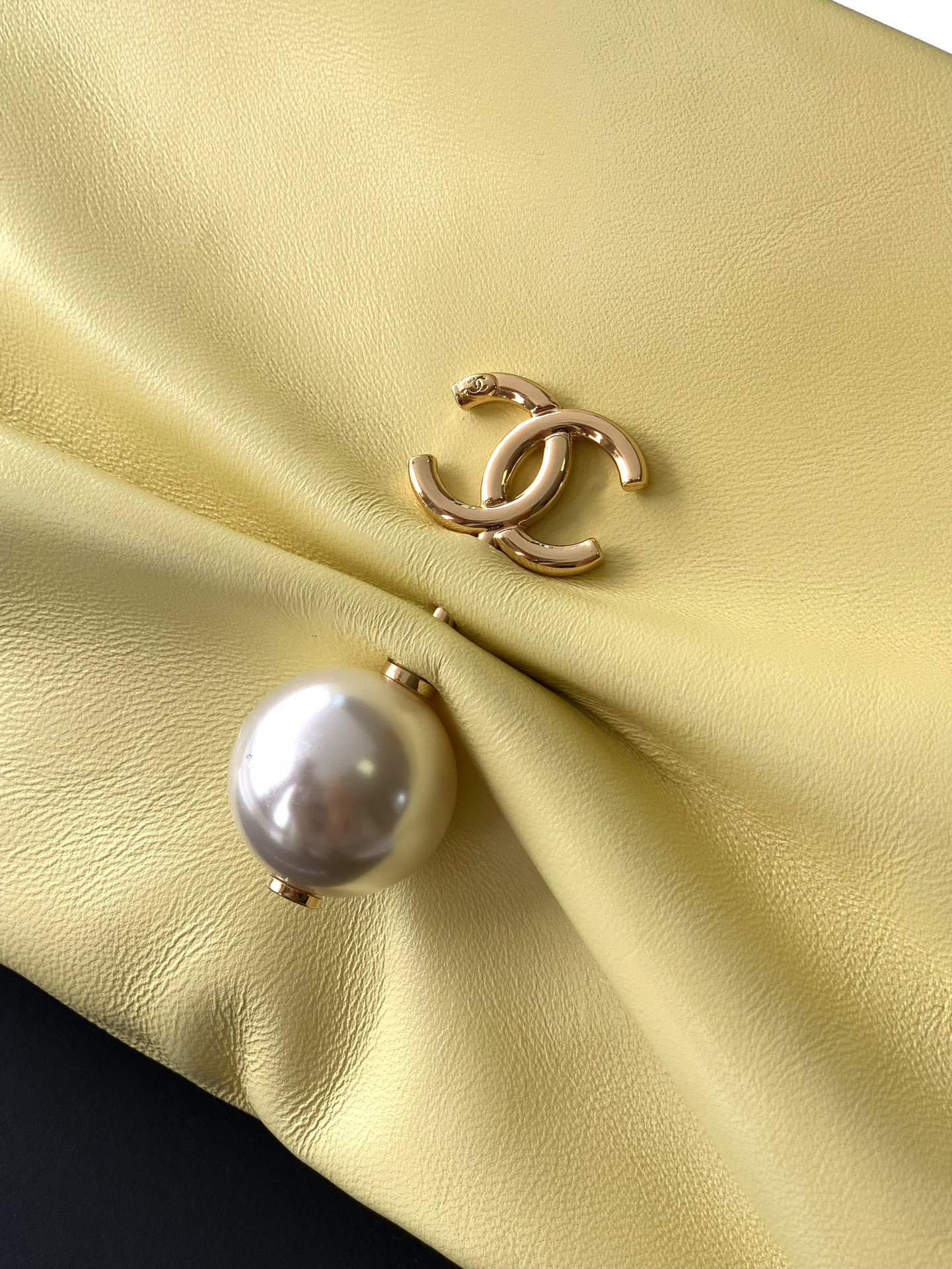 Chanel Tote Bag Gold M-l-s