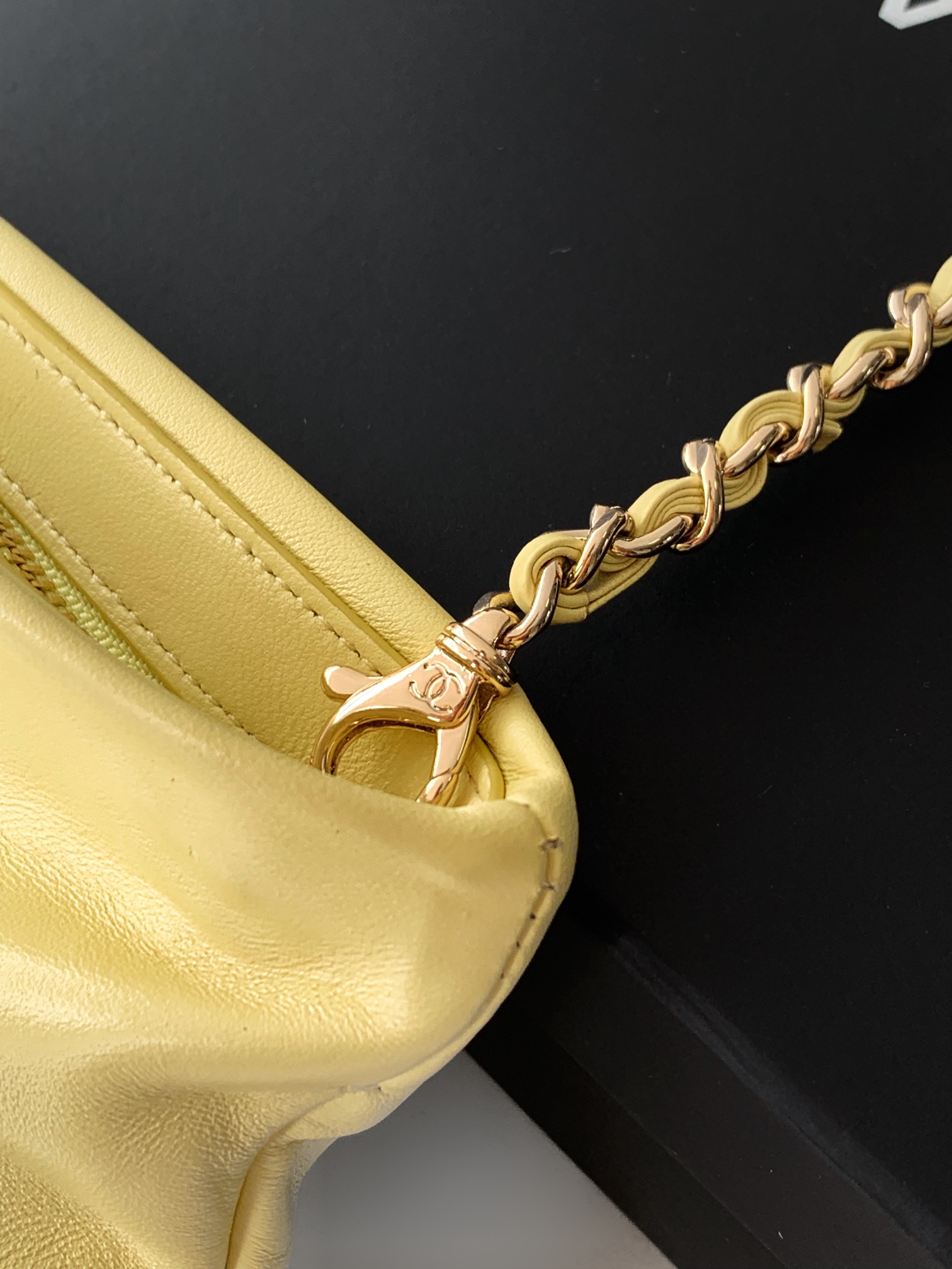 Chanel Tote Bag Gold M-l-s