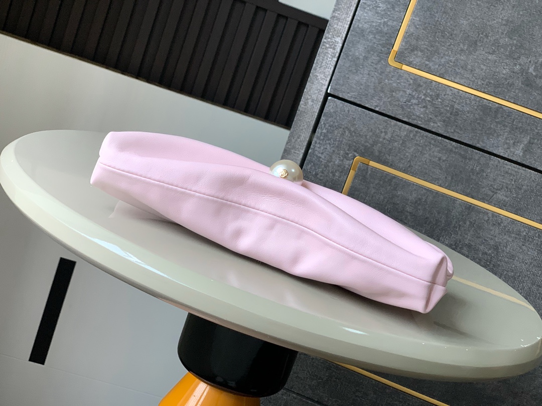 Chanel Tote Bag Gold M-l-s