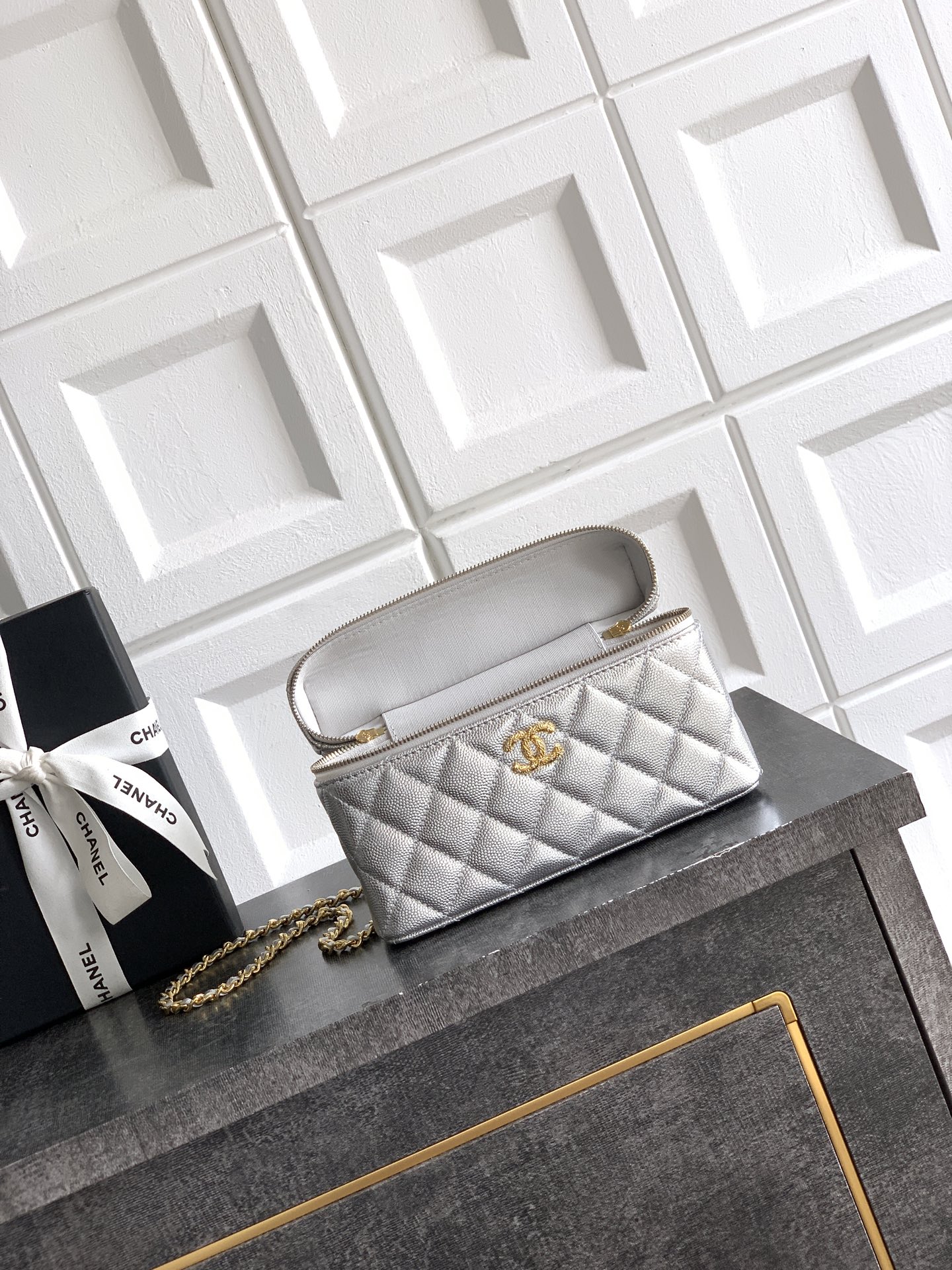 Chanel Basic Bag Black M-l