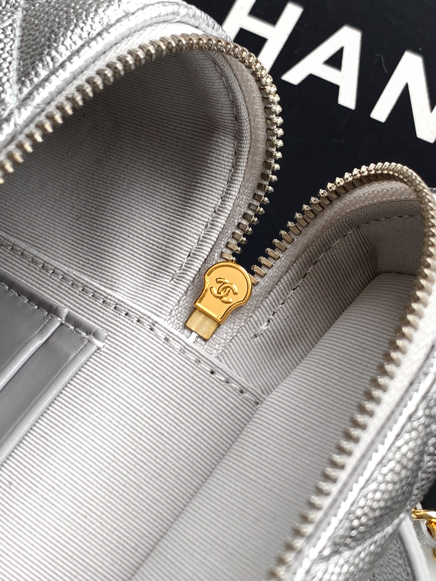 Chanel Basic Bag Black M-l