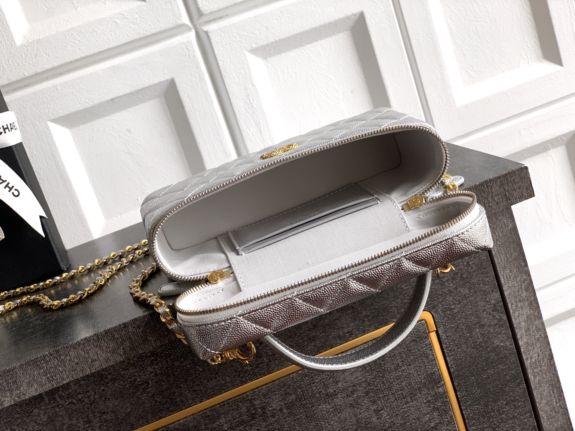 Chanel Basic Bag Black M-l