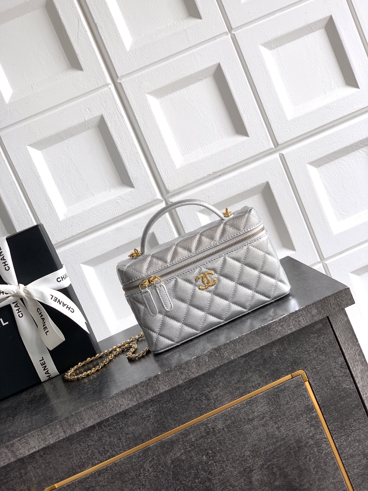 Chanel Basic Bag Black M-l