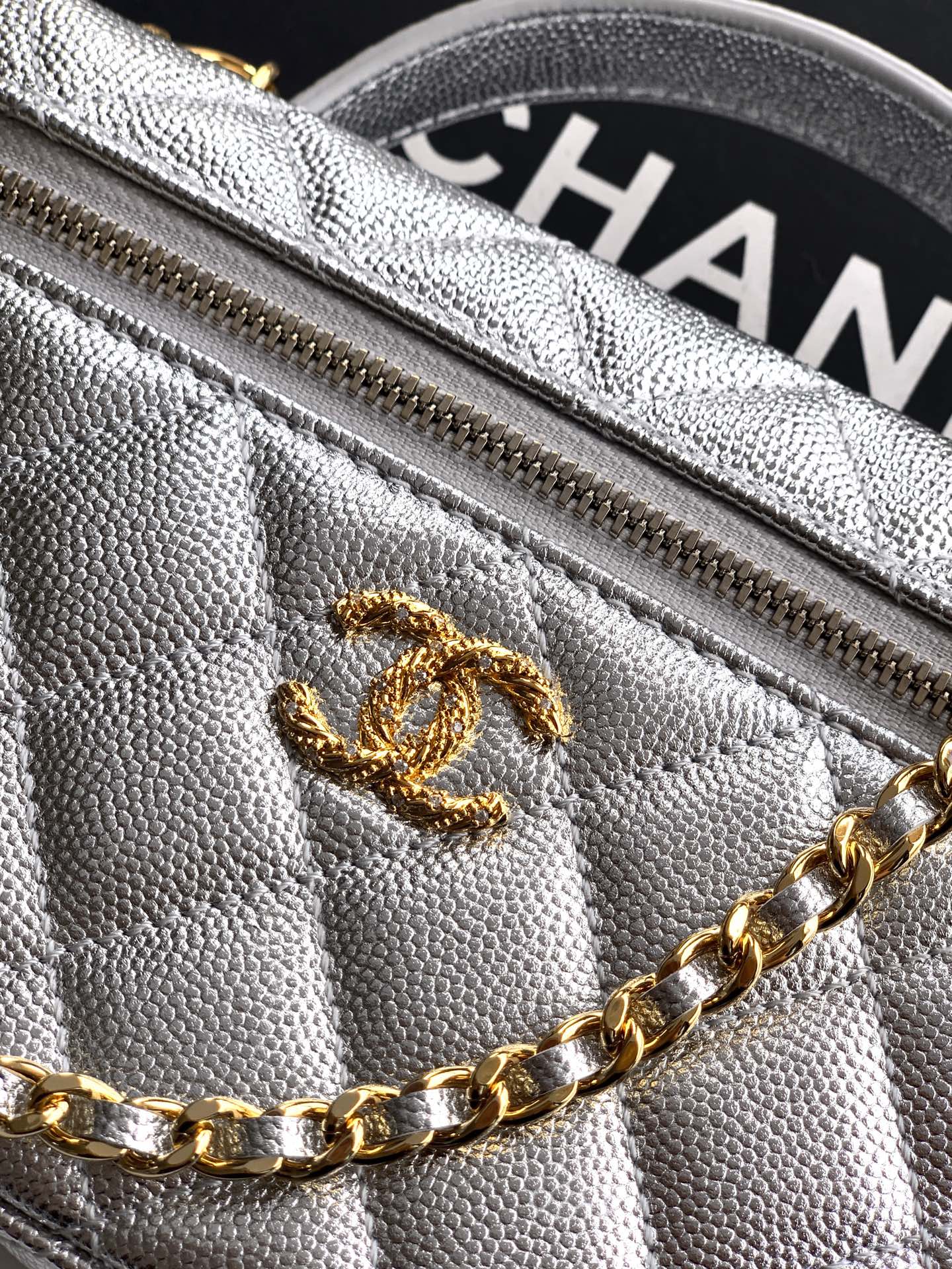 Chanel Basic Bag Black M-l