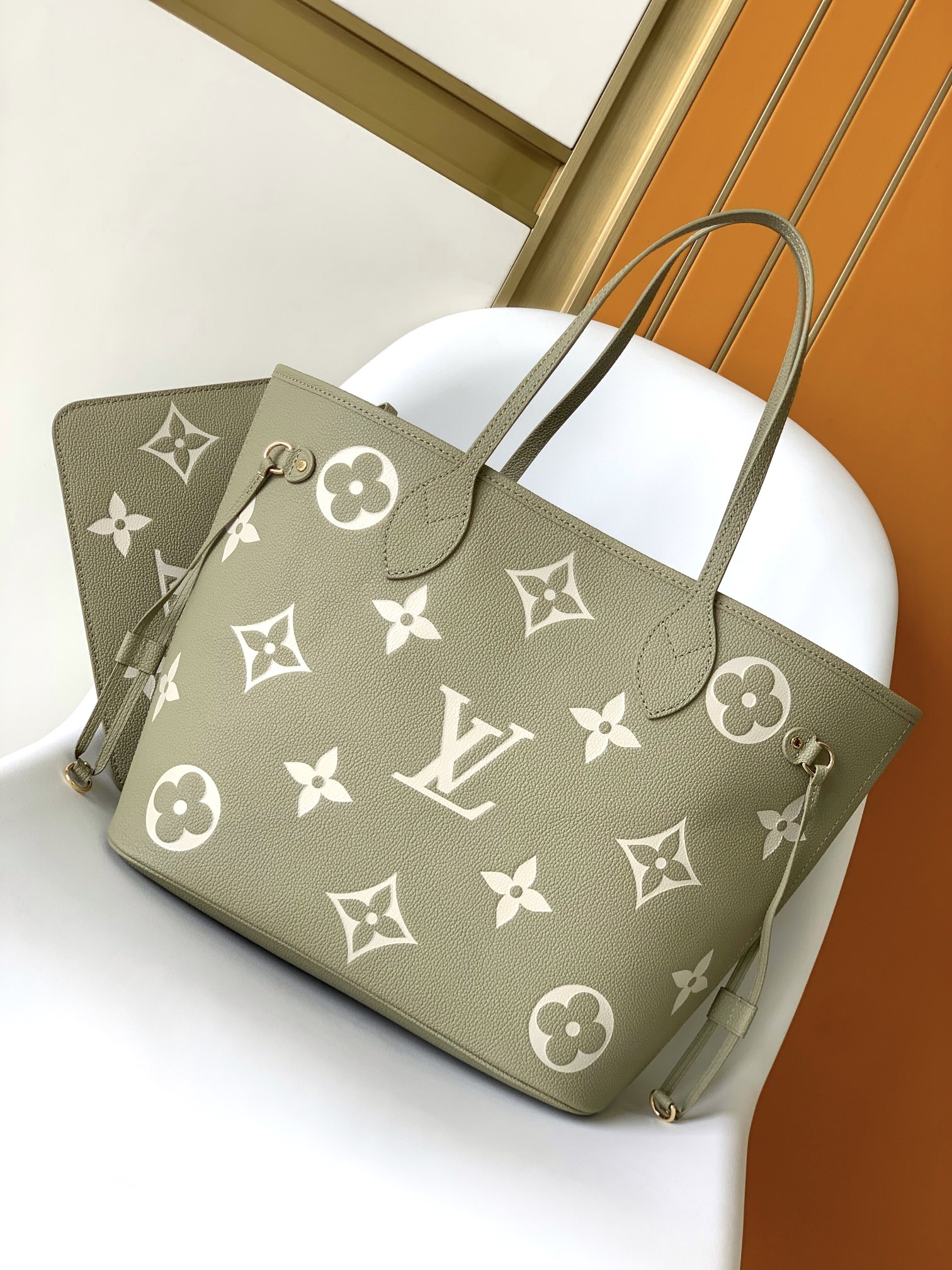 Louis Vuitton Basic Bag M-l