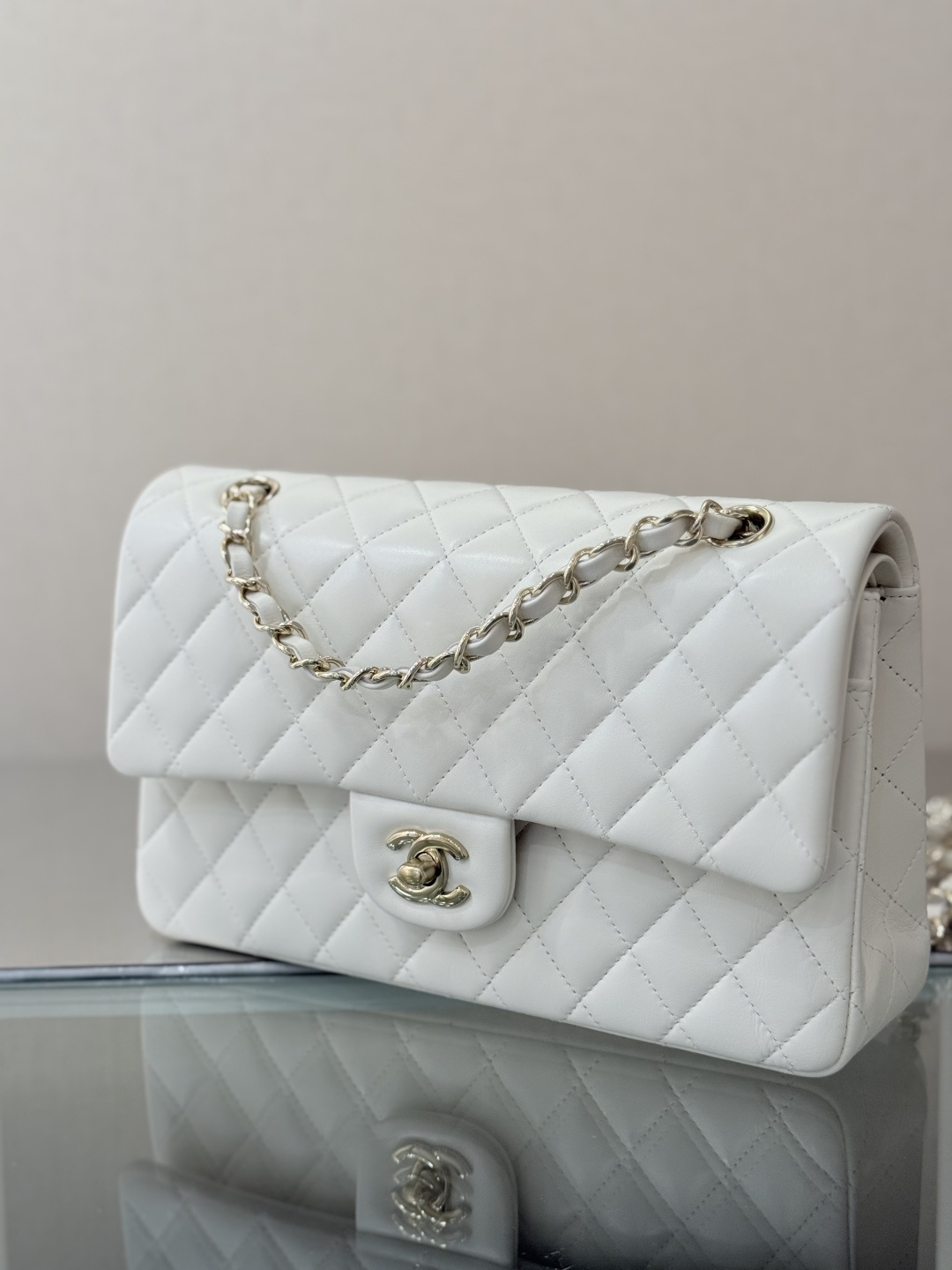 Chanel Basic Bag Sheepskin White 25cm-l-s
