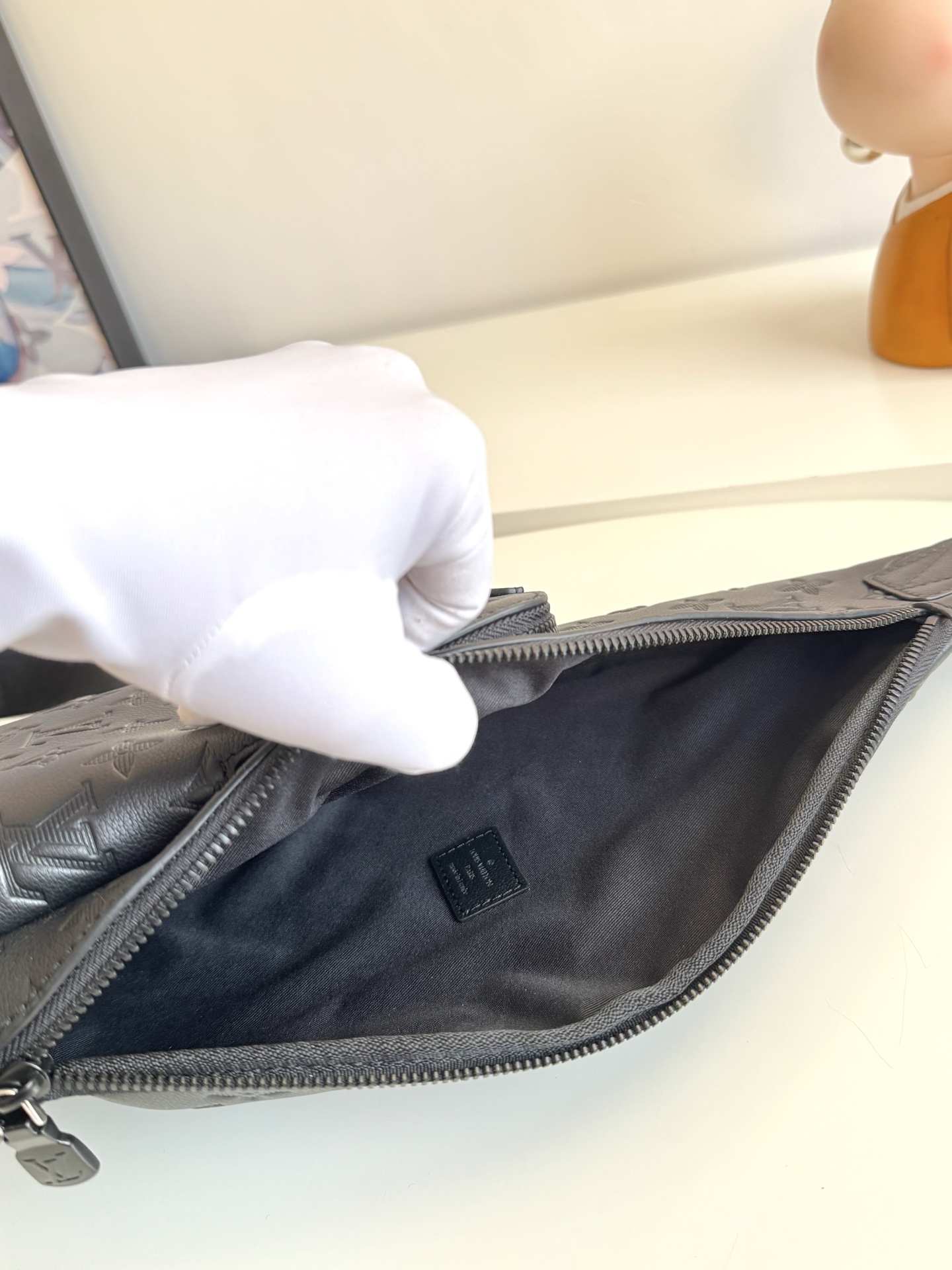 Louis Vuitton Basic Bag Cow Leather M-s