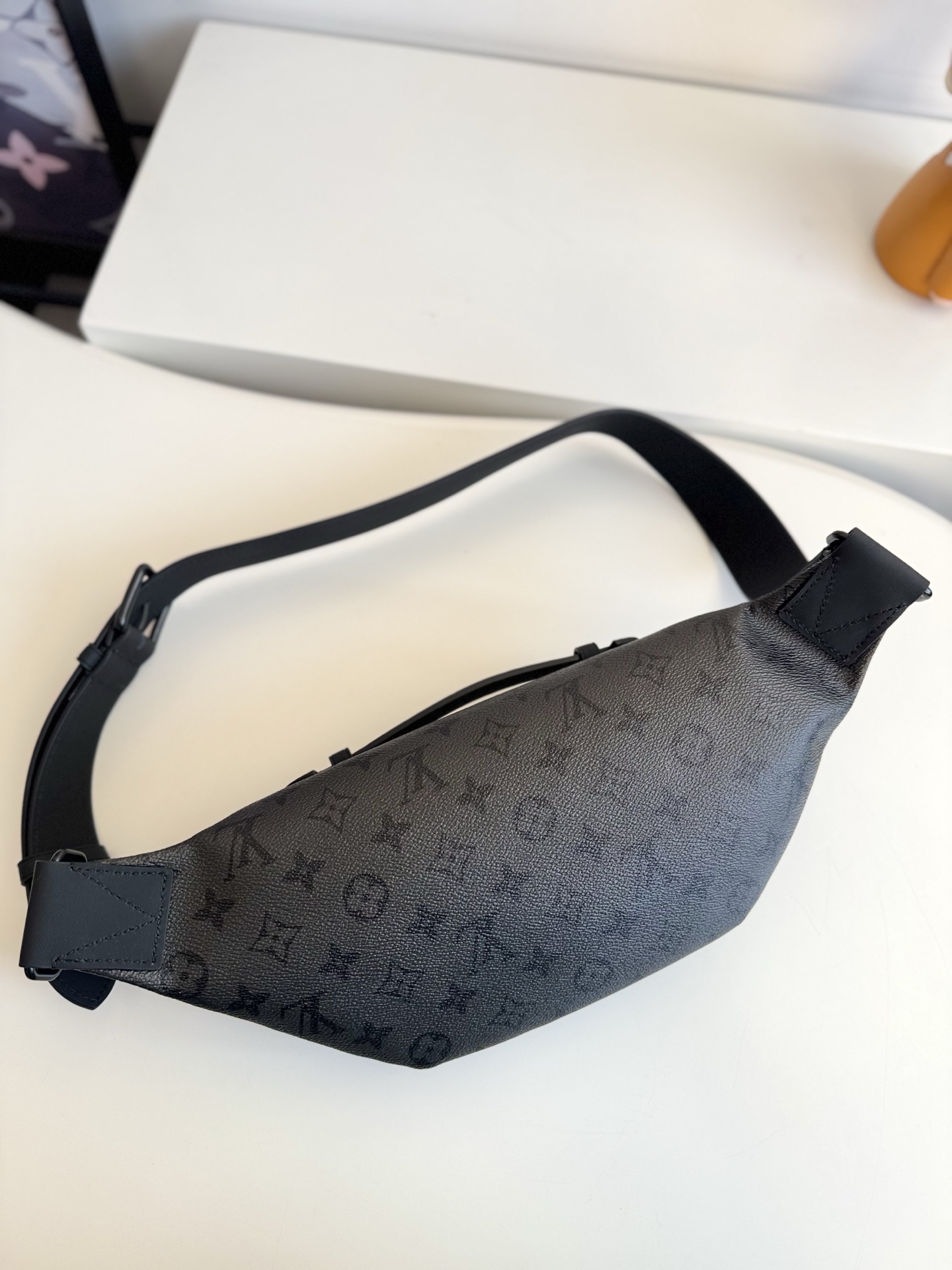 Louis Vuitton Basic Bag Canvas M-s
