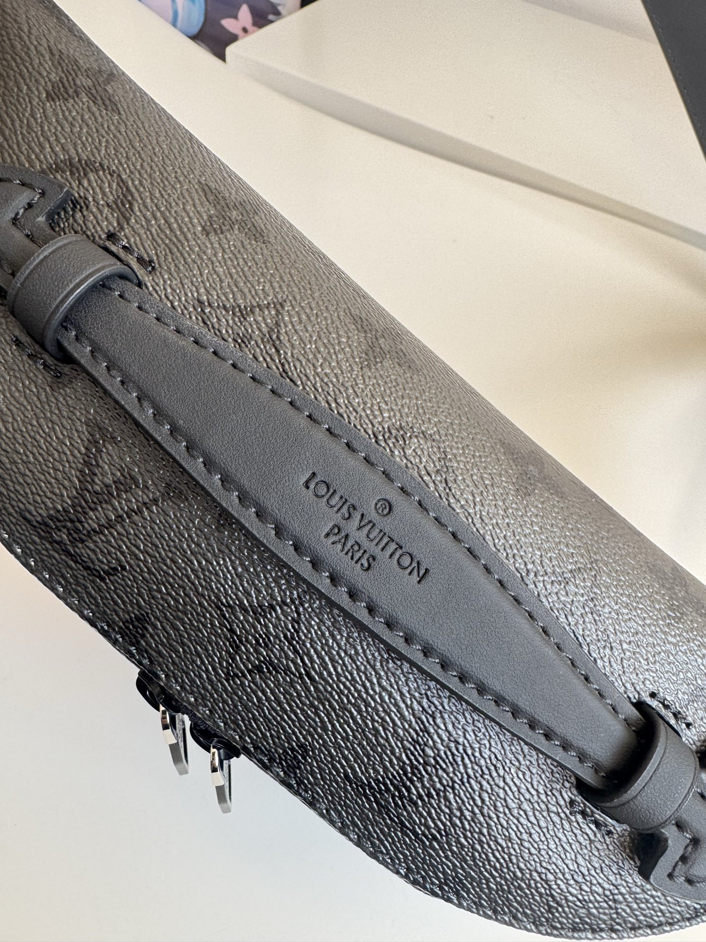 Louis Vuitton Basic Bag Canvas M-s