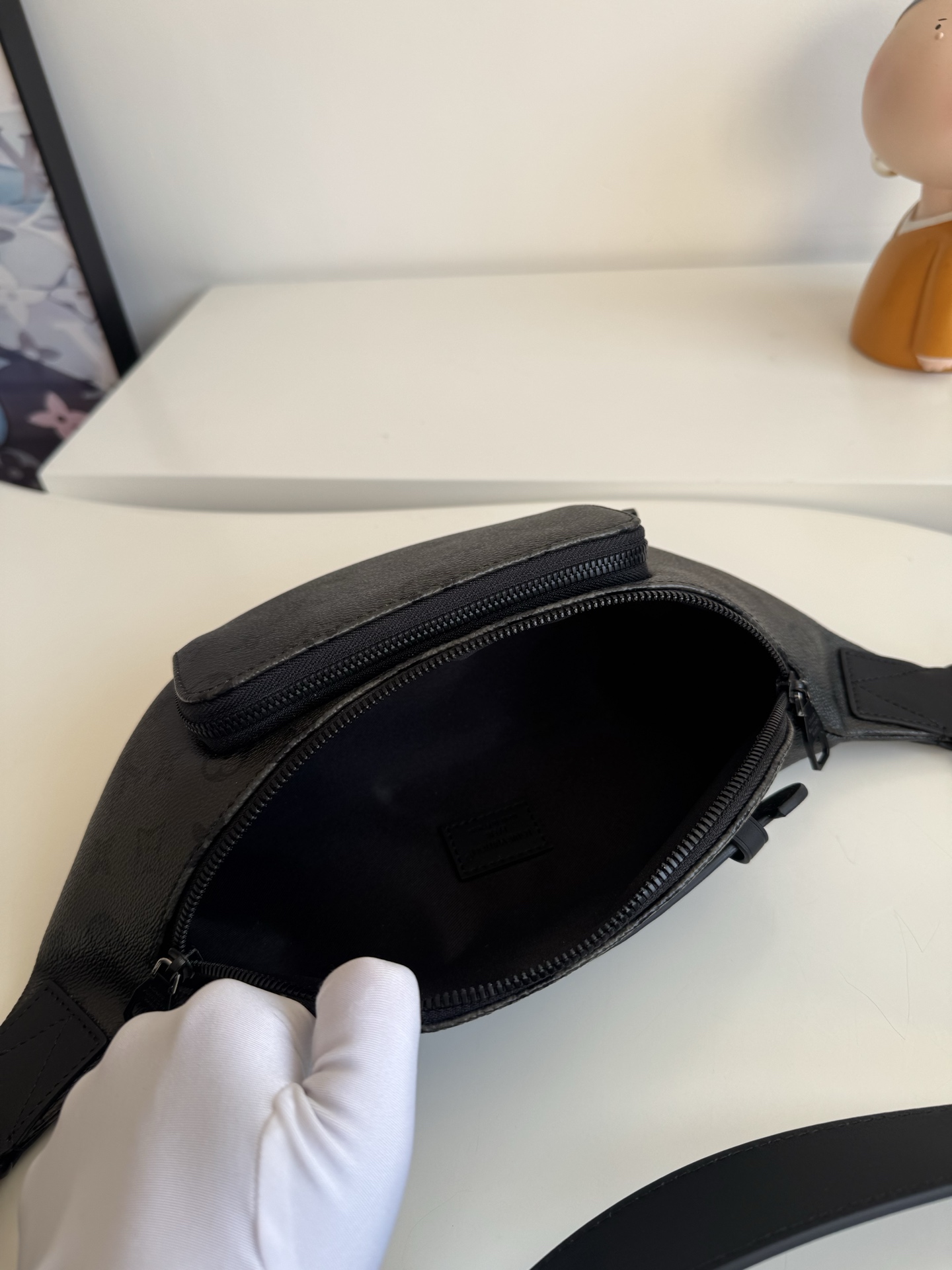 Louis Vuitton Basic Bag Canvas M-s