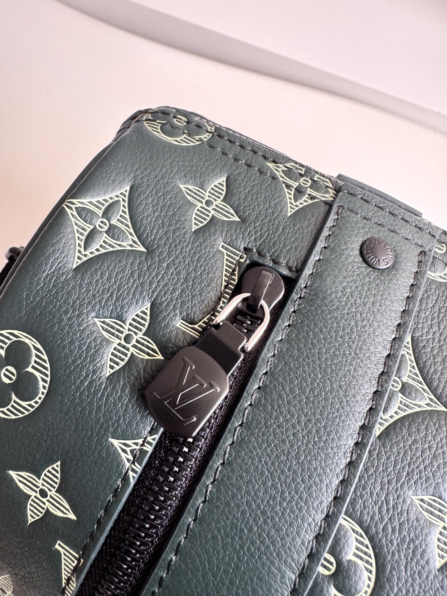 Louis Vuitton Basic Bag Cow Leather 15cm-m-l-s