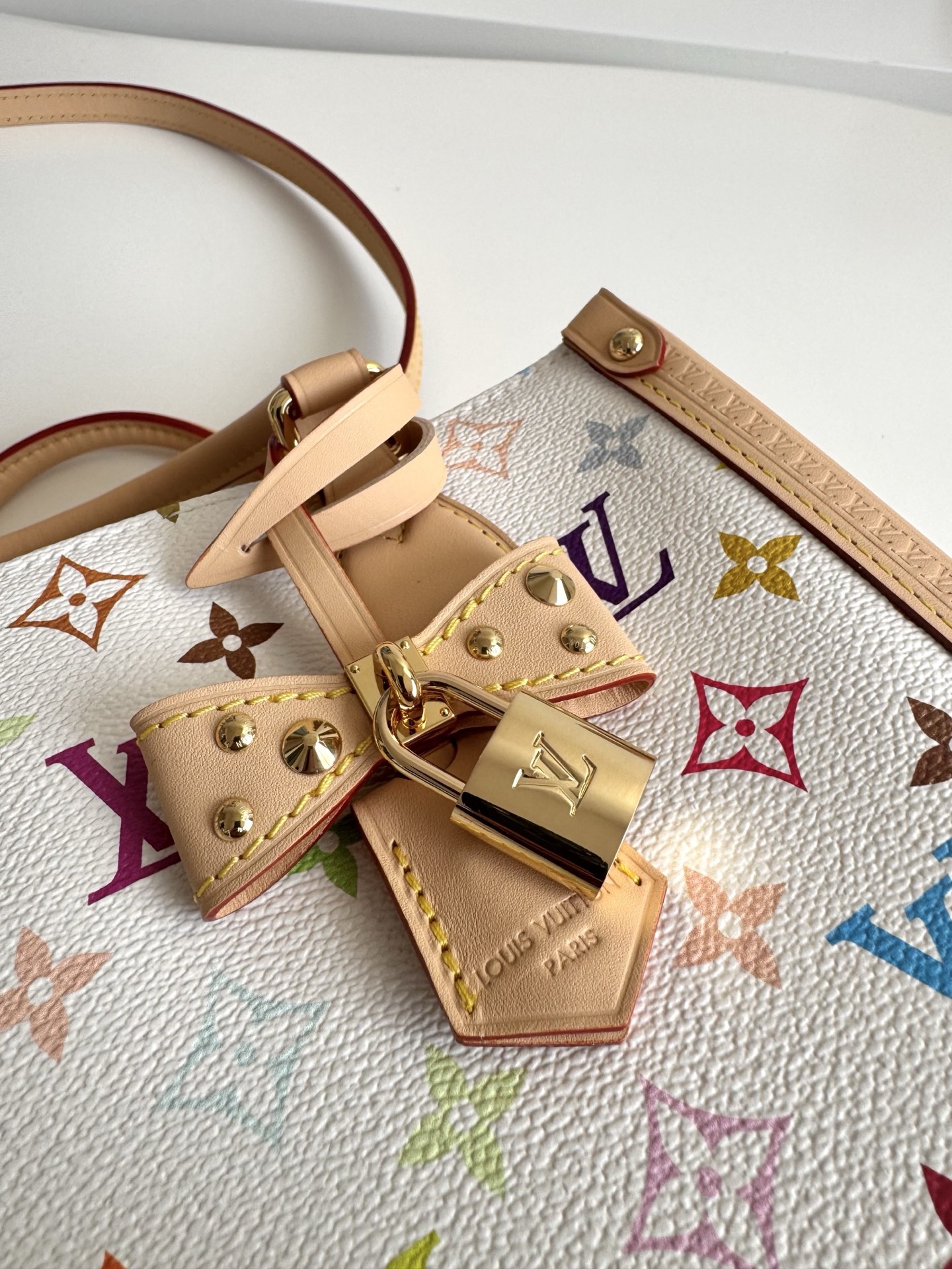 Louis Vuitton Basic Bag Cow Leather M