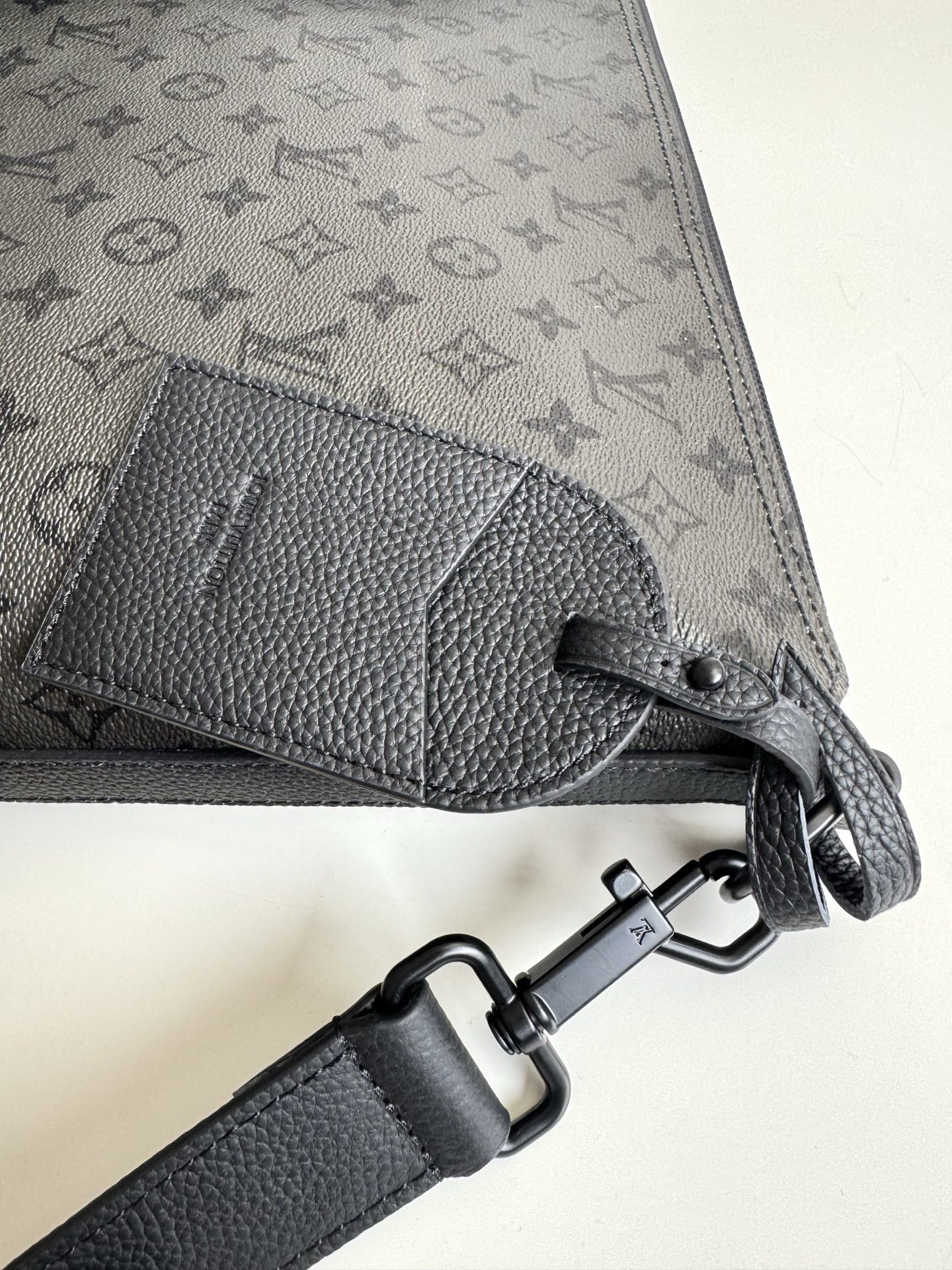 Louis Vuitton Basic Bag Cow Leather M