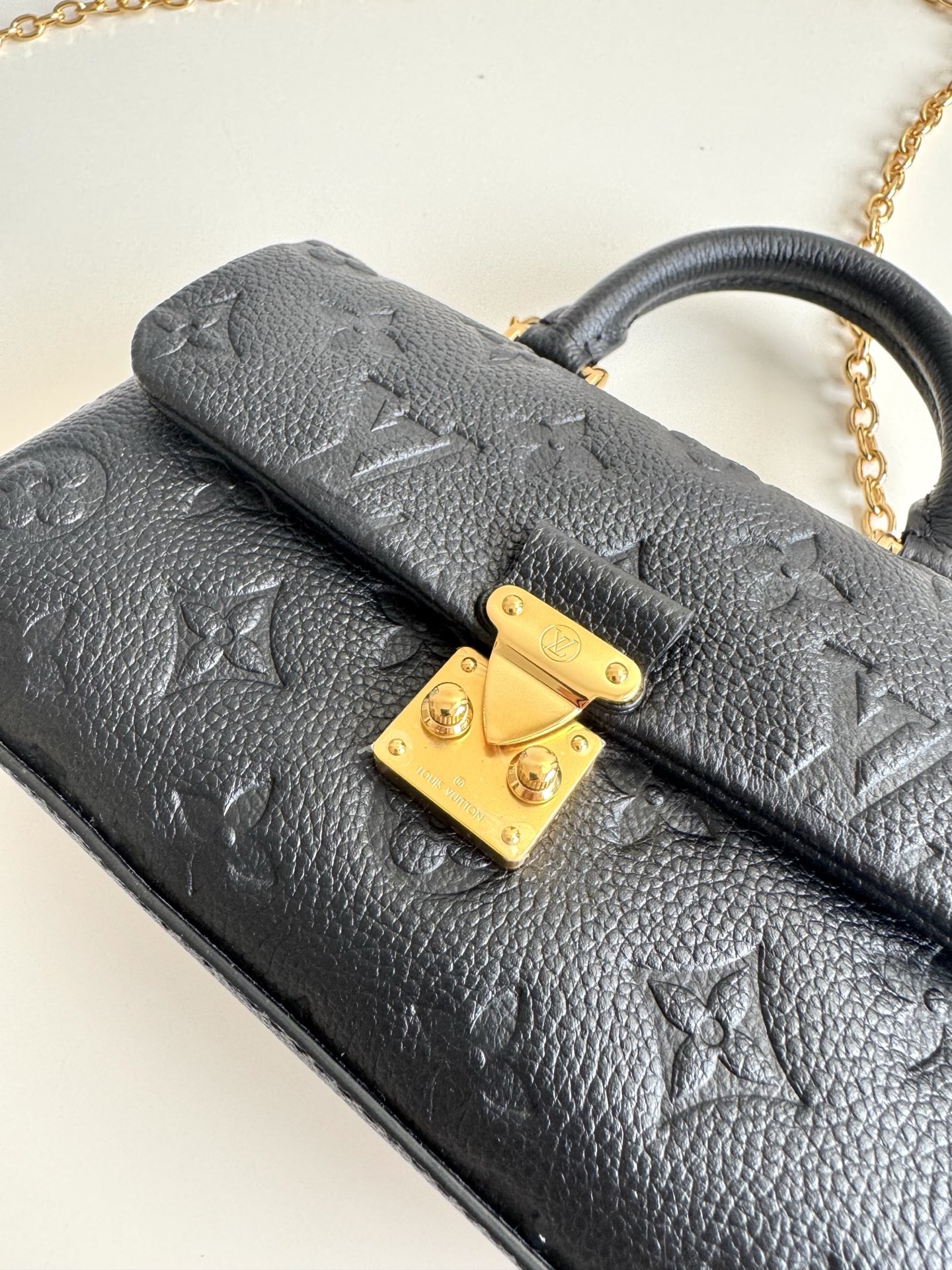 Louis Vuitton Basic Bag M-l-s