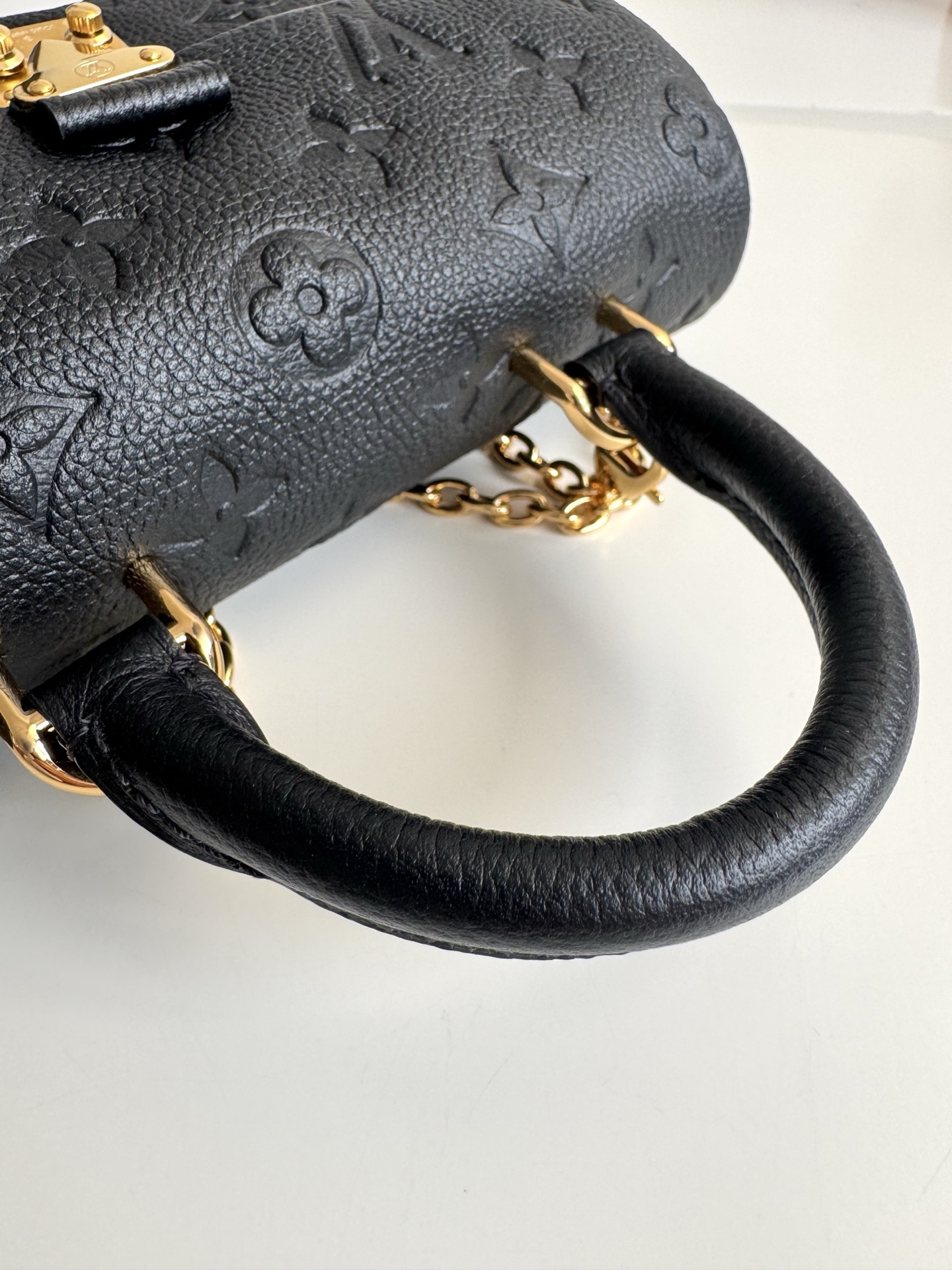 Louis Vuitton Basic Bag M-l-s