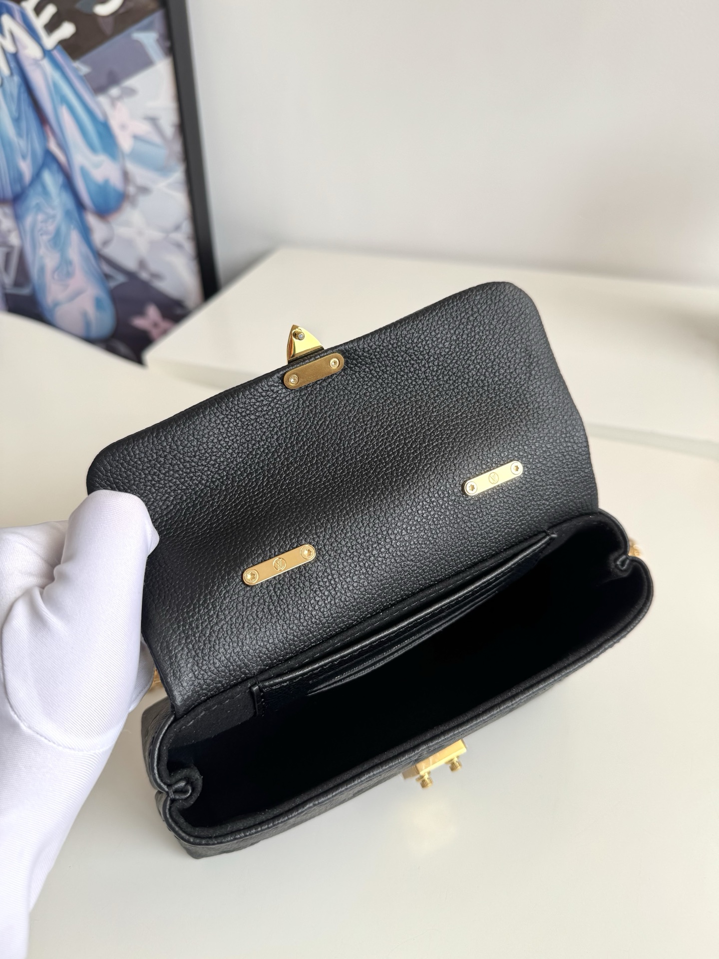 Louis Vuitton Basic Bag M-l-s