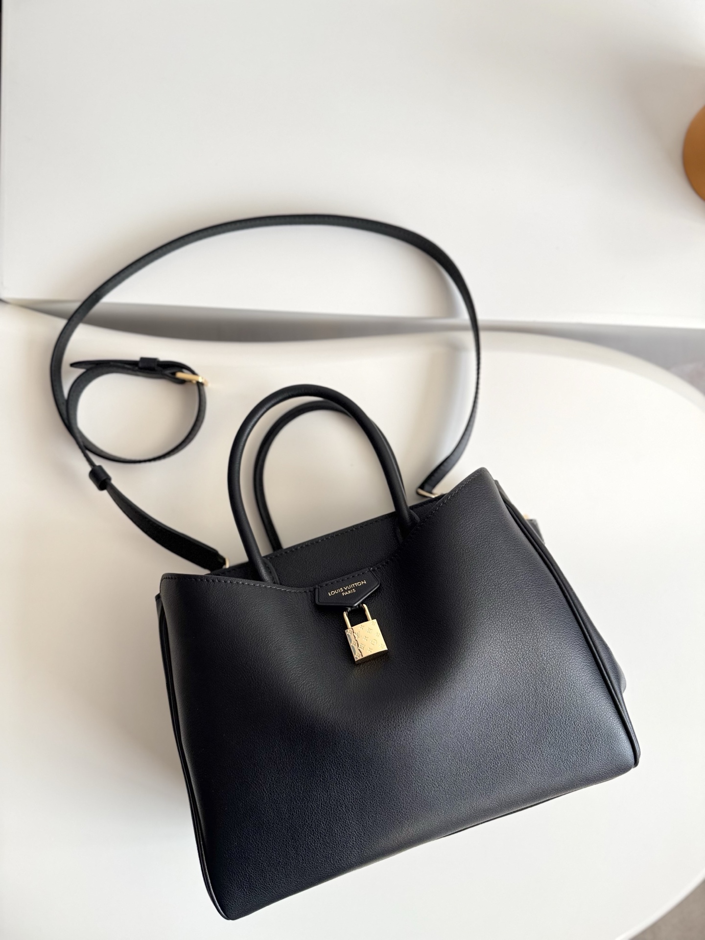 Louis Vuitton Basic Bag Cow Leather M