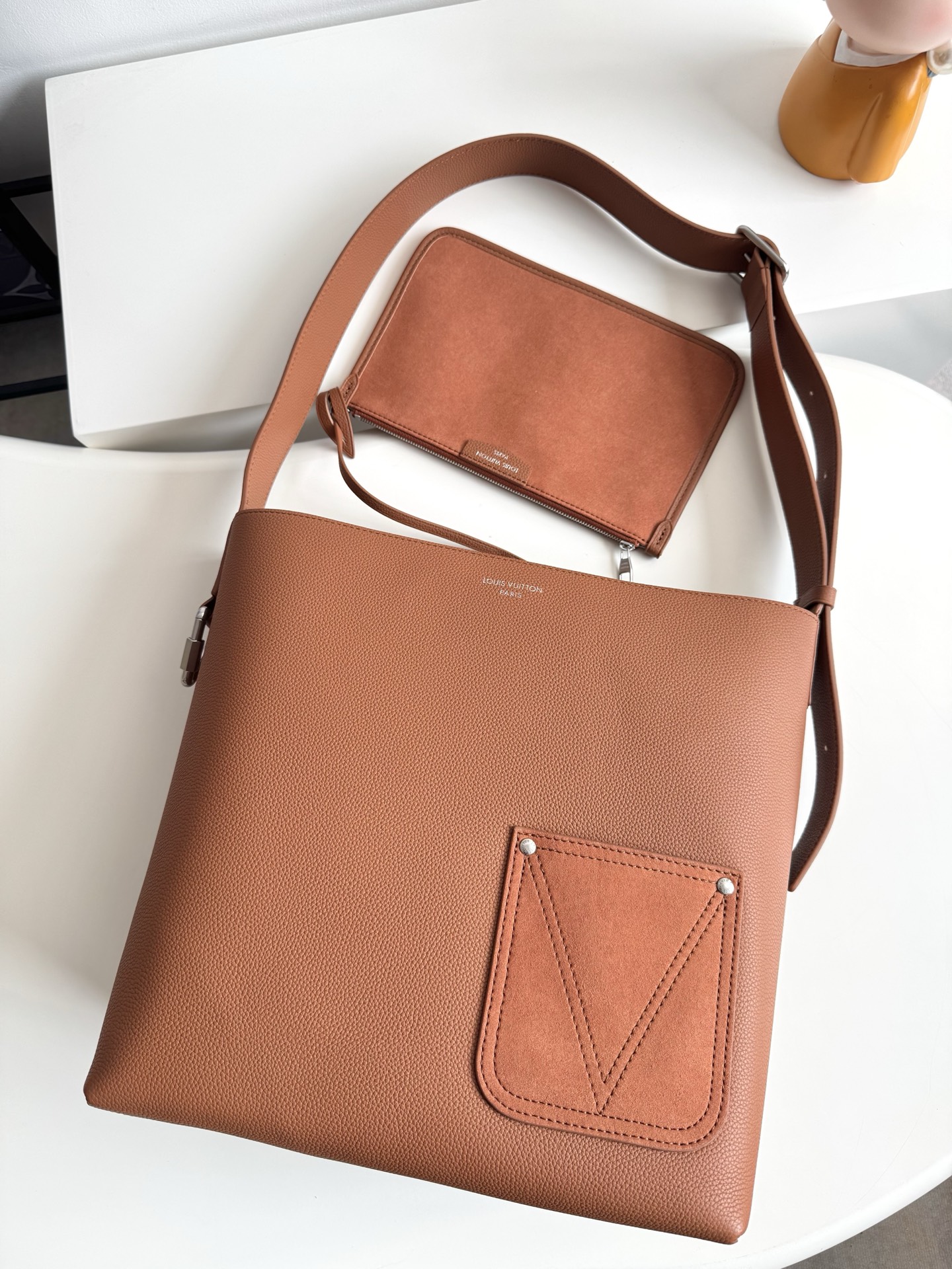 Louis Vuitton Basic Bag Cow Leather M-l-s