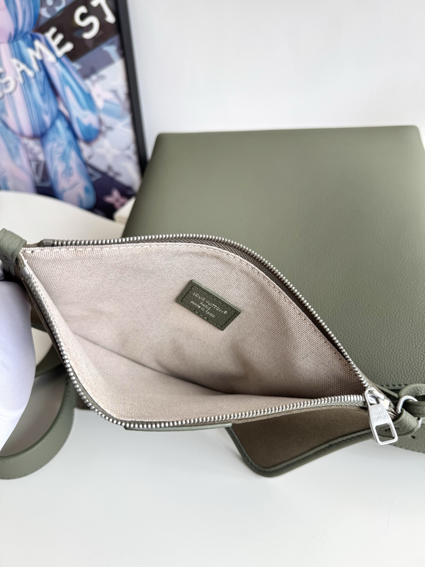 Louis Vuitton Basic Bag Cow Leather M-l-s