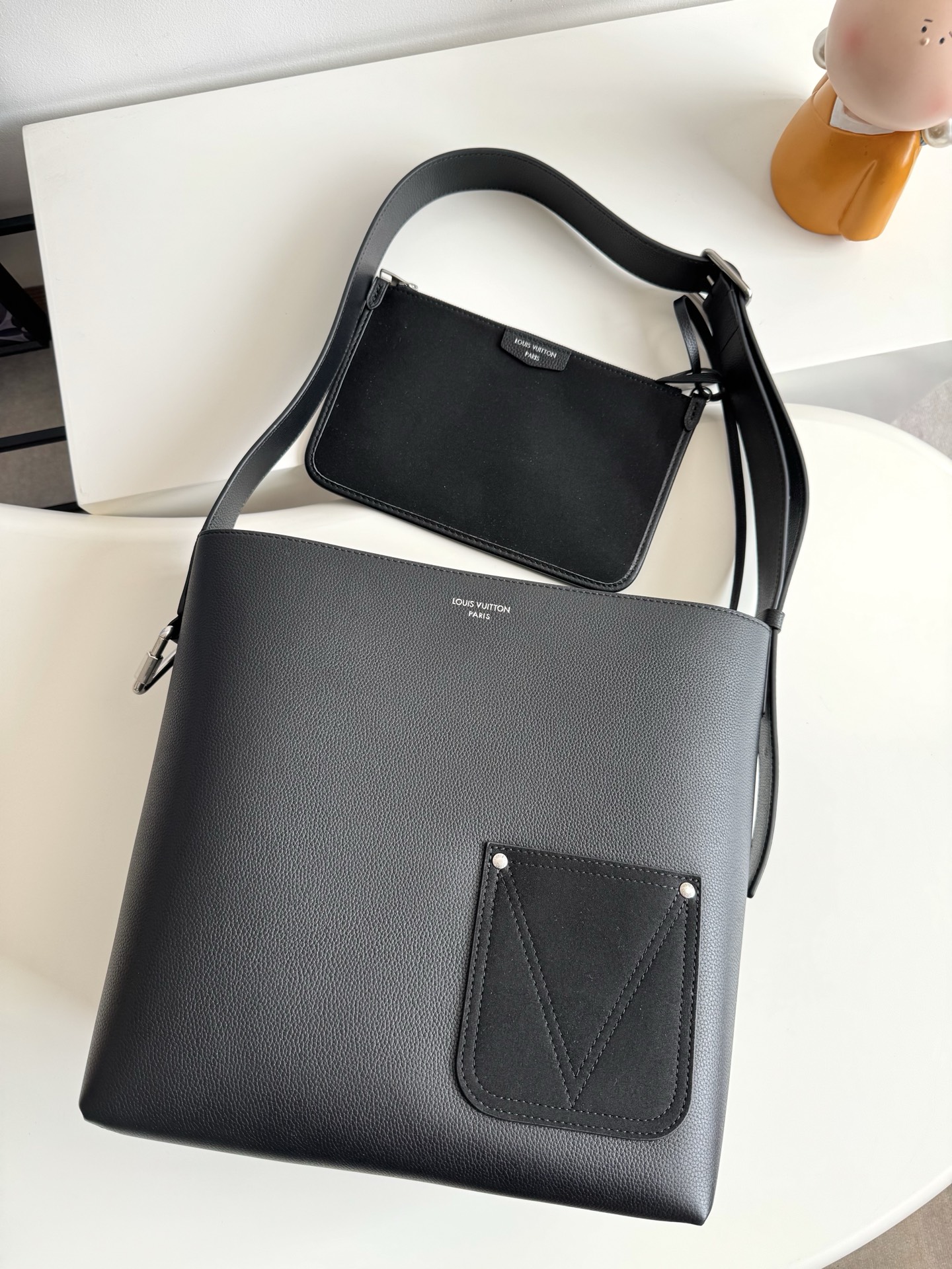 Louis Vuitton Basic Bag Cow Leather M-l-s