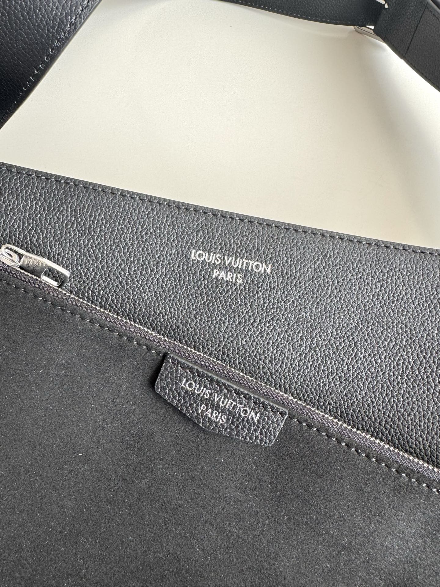 Louis Vuitton Basic Bag Cow Leather M-l-s