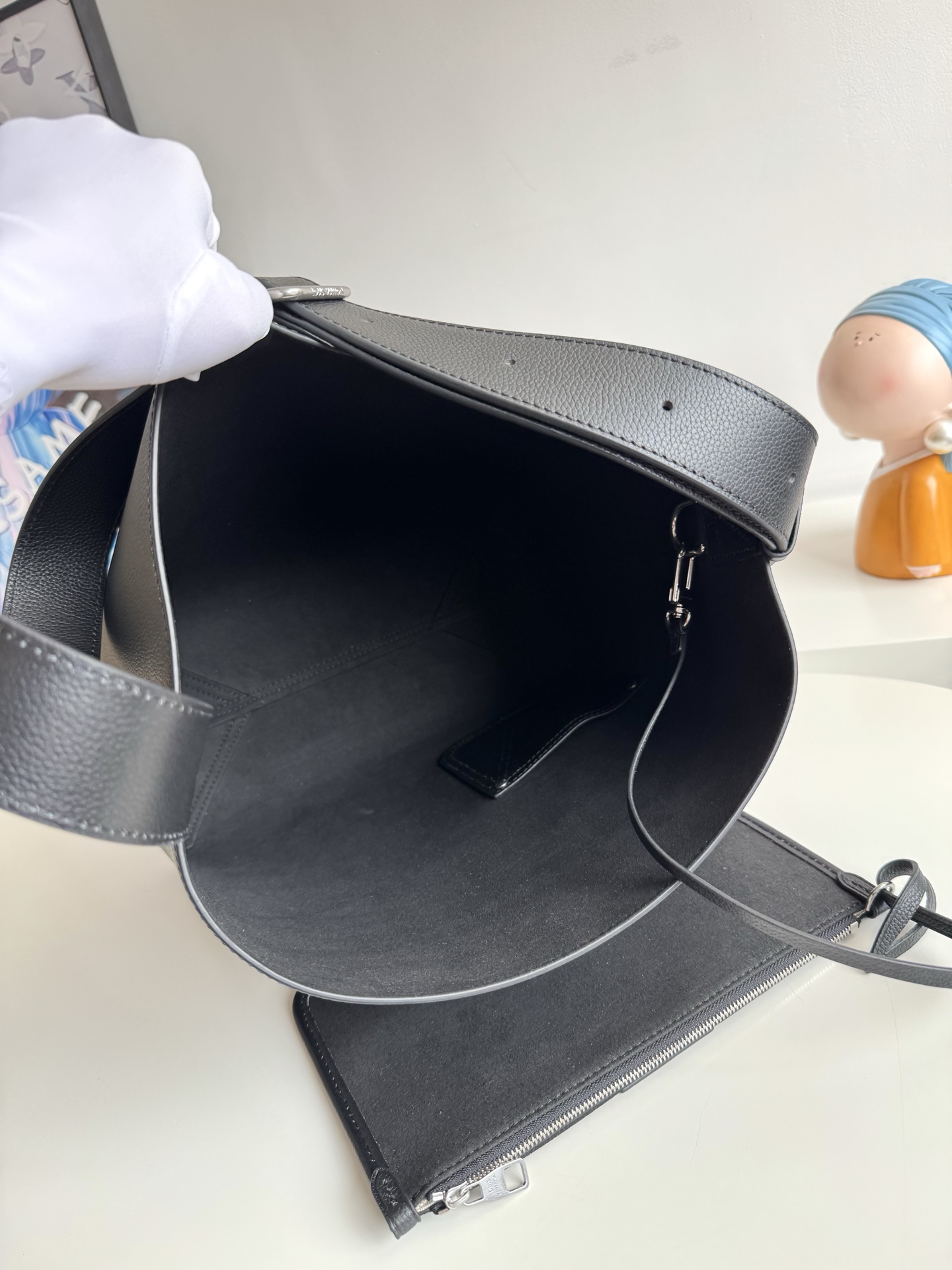 Louis Vuitton Basic Bag Cow Leather M-l-s