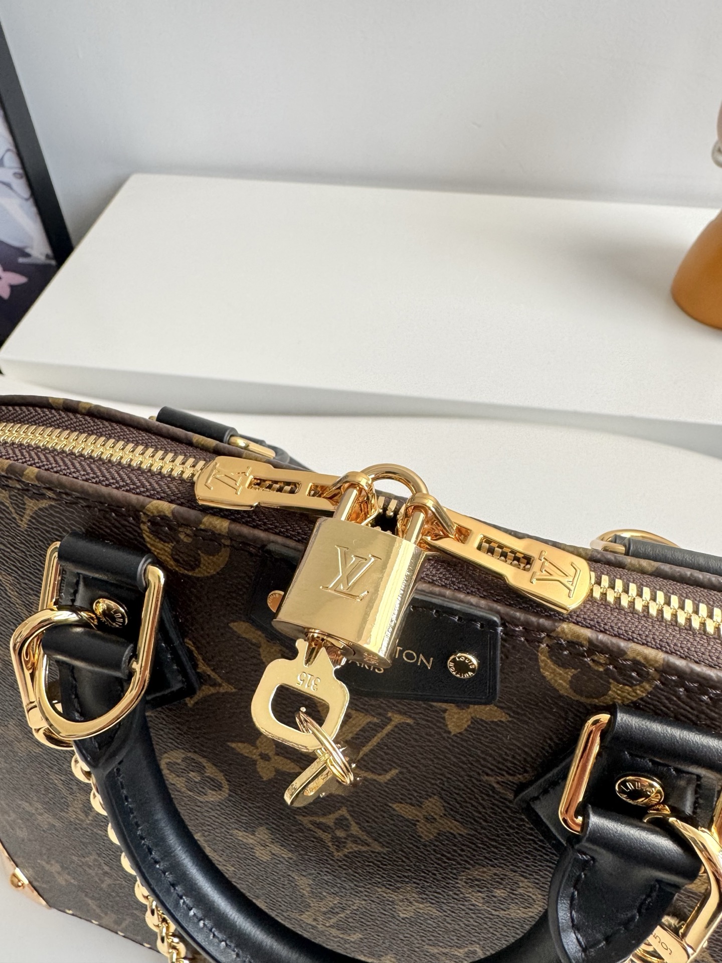 Louis Vuitton Basic Bag Cow Leather 16cm-m-l