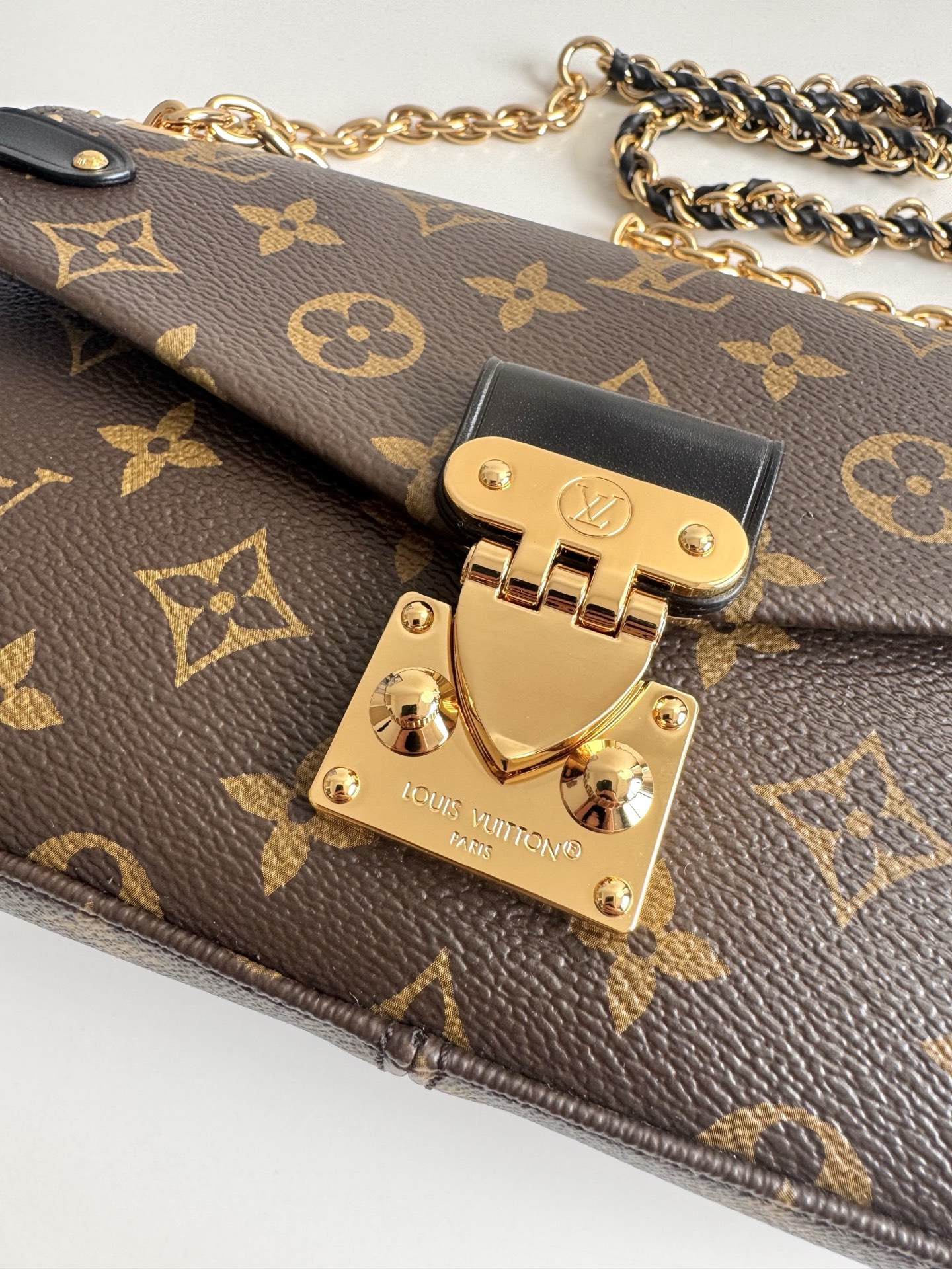 Louis Vuitton Basic Bag Canvas M-l-s