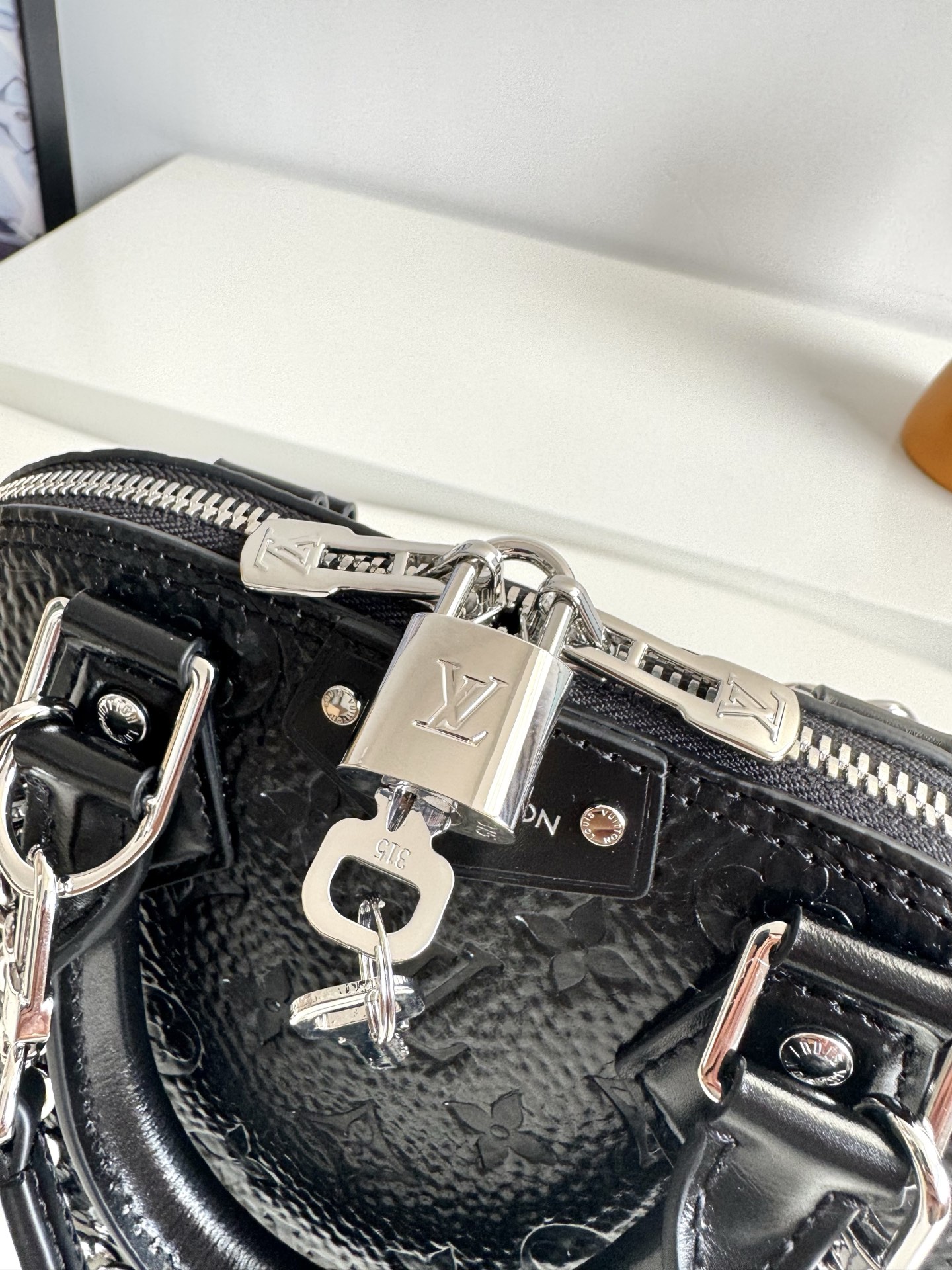 Louis Vuitton Basic Bag Cow Leather 11cm-m-l-s