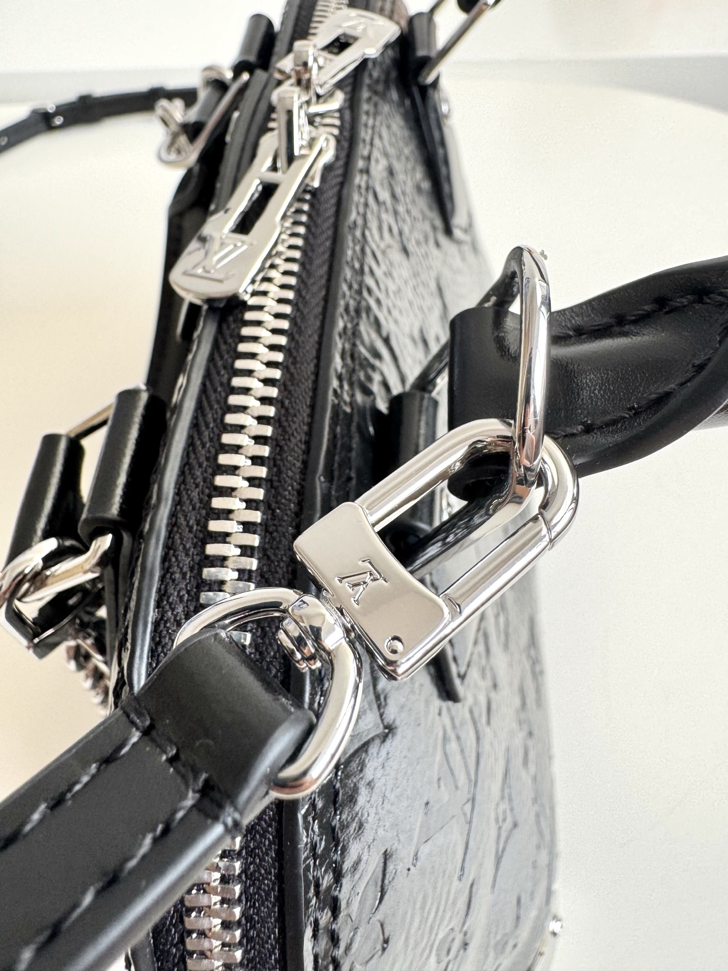 Louis Vuitton Basic Bag Cow Leather 11cm-m-l-s