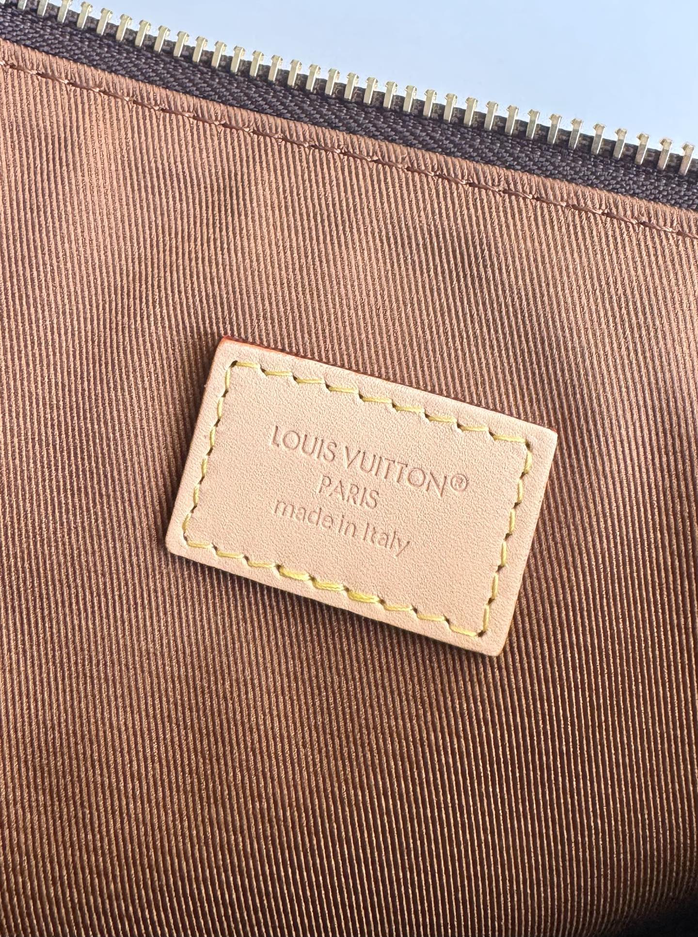 Louis Vuitton Basic Bag Cow Leather 10cm-m-l-s