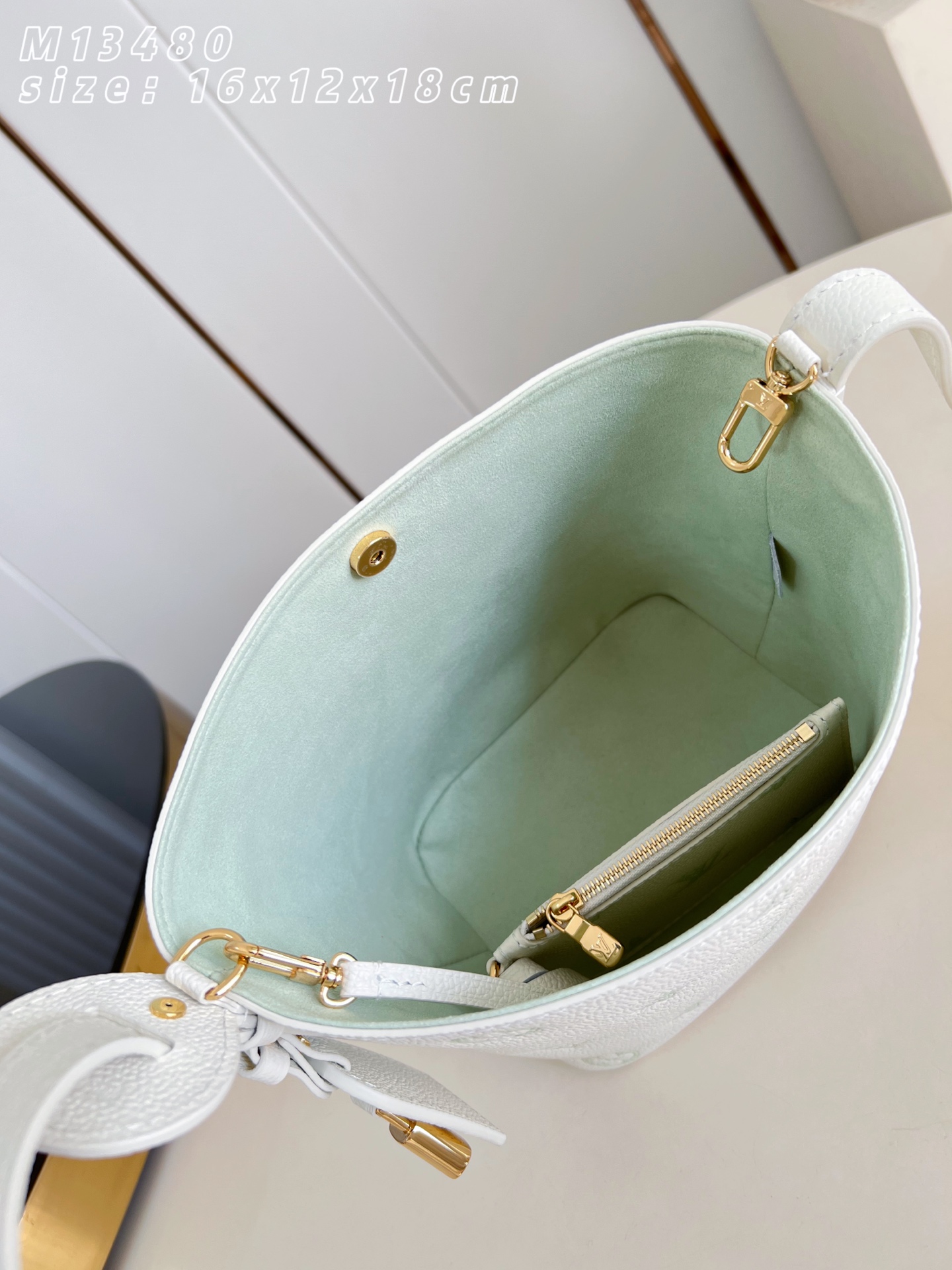 Louis Vuitton Basic Bag M-l