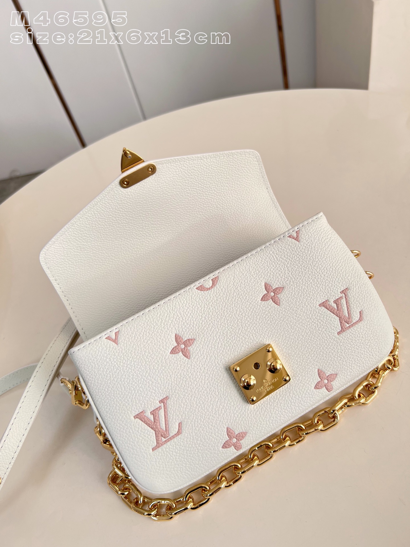 Louis Vuitton Basic Bag M-l-s