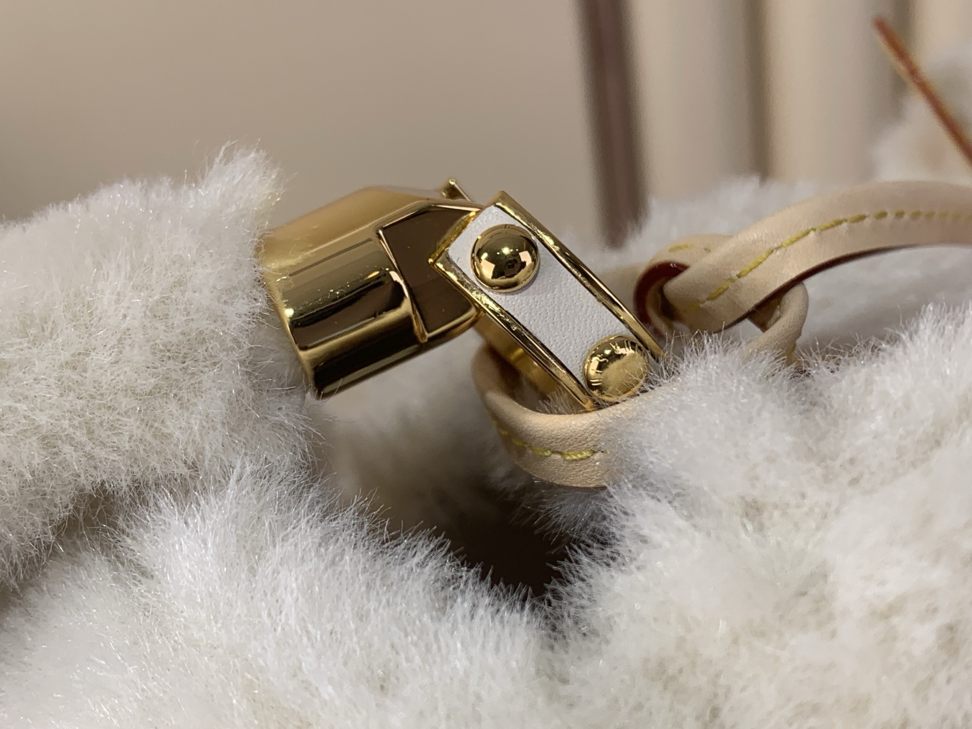 Louis Vuitton Basic Bag White M-s