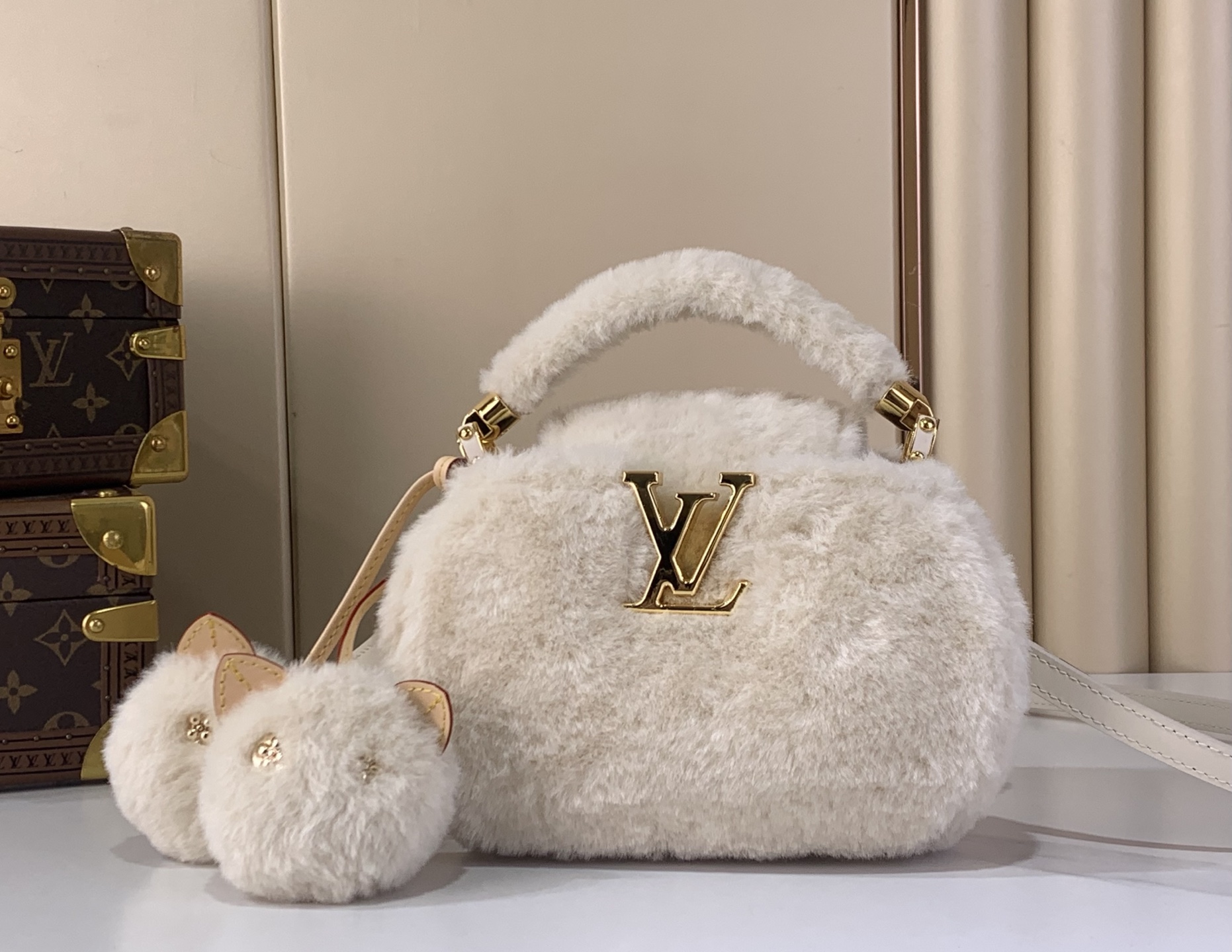 Louis Vuitton Basic Bag White M-s