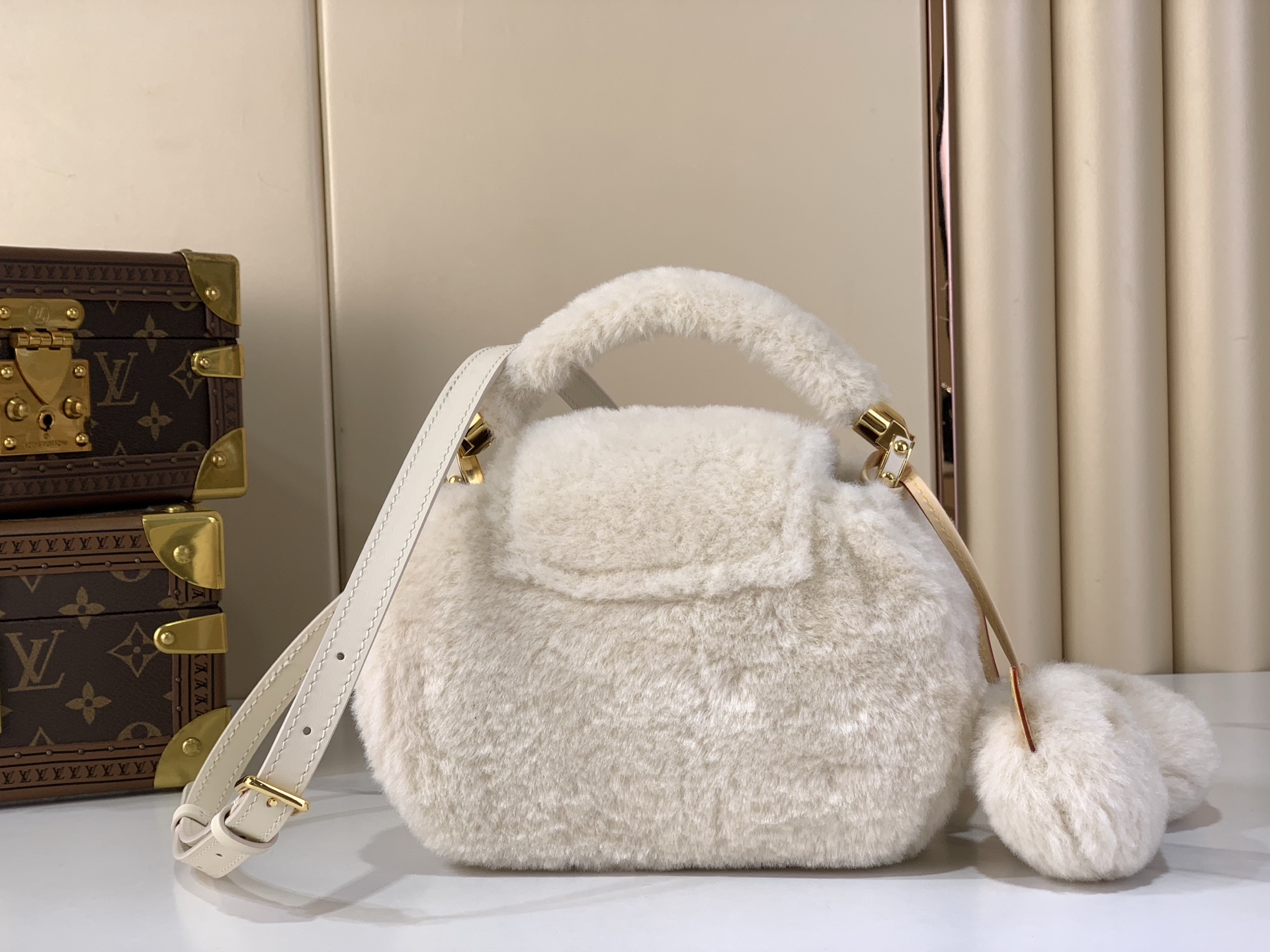 Louis Vuitton Basic Bag White M-s