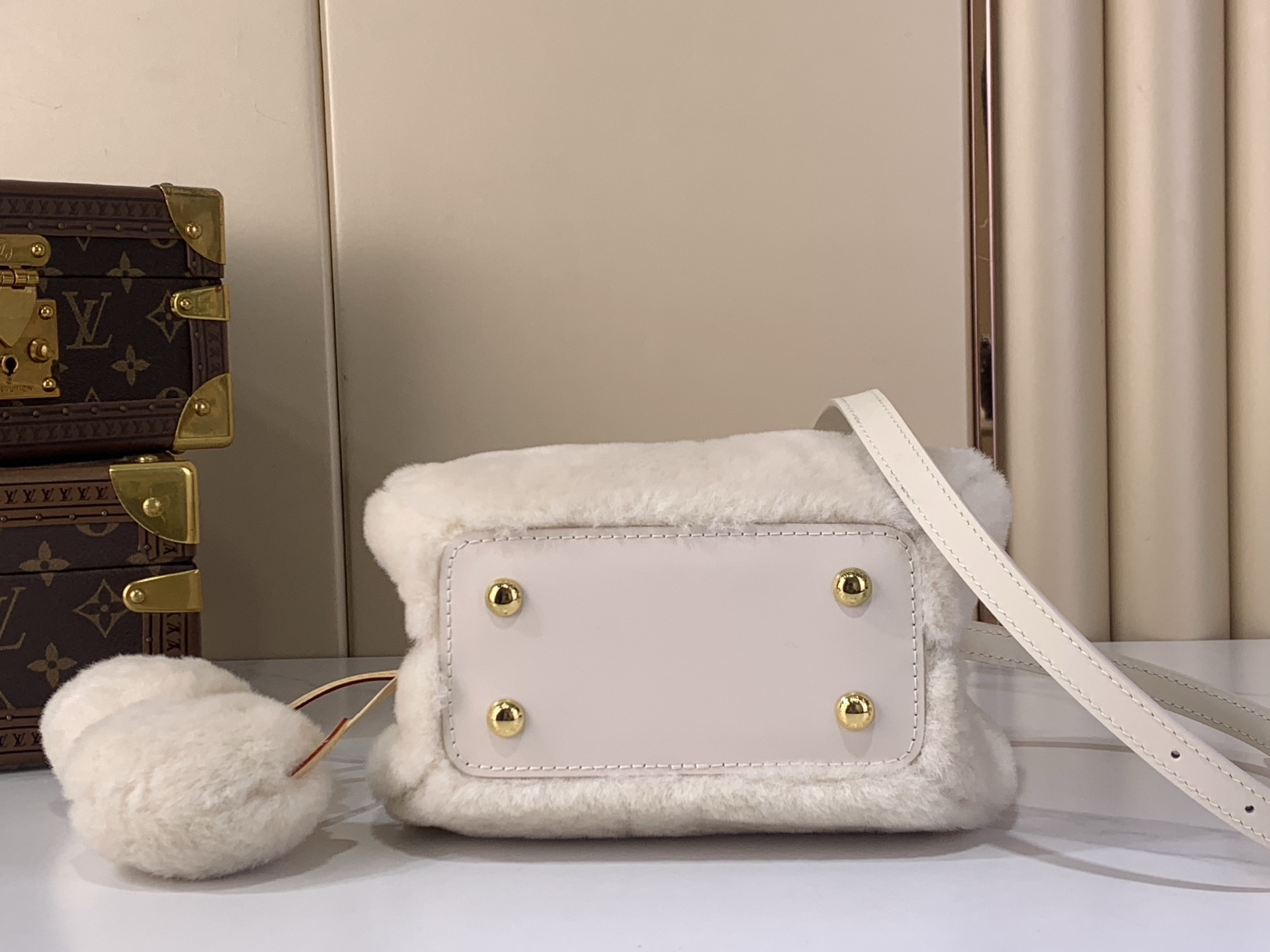 Louis Vuitton Basic Bag White M-s