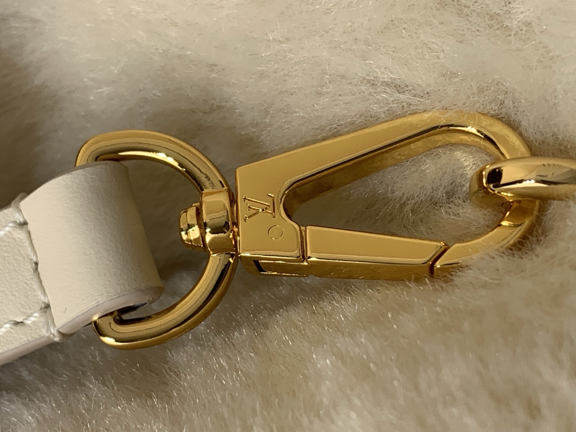 Louis Vuitton Basic Bag White M-s