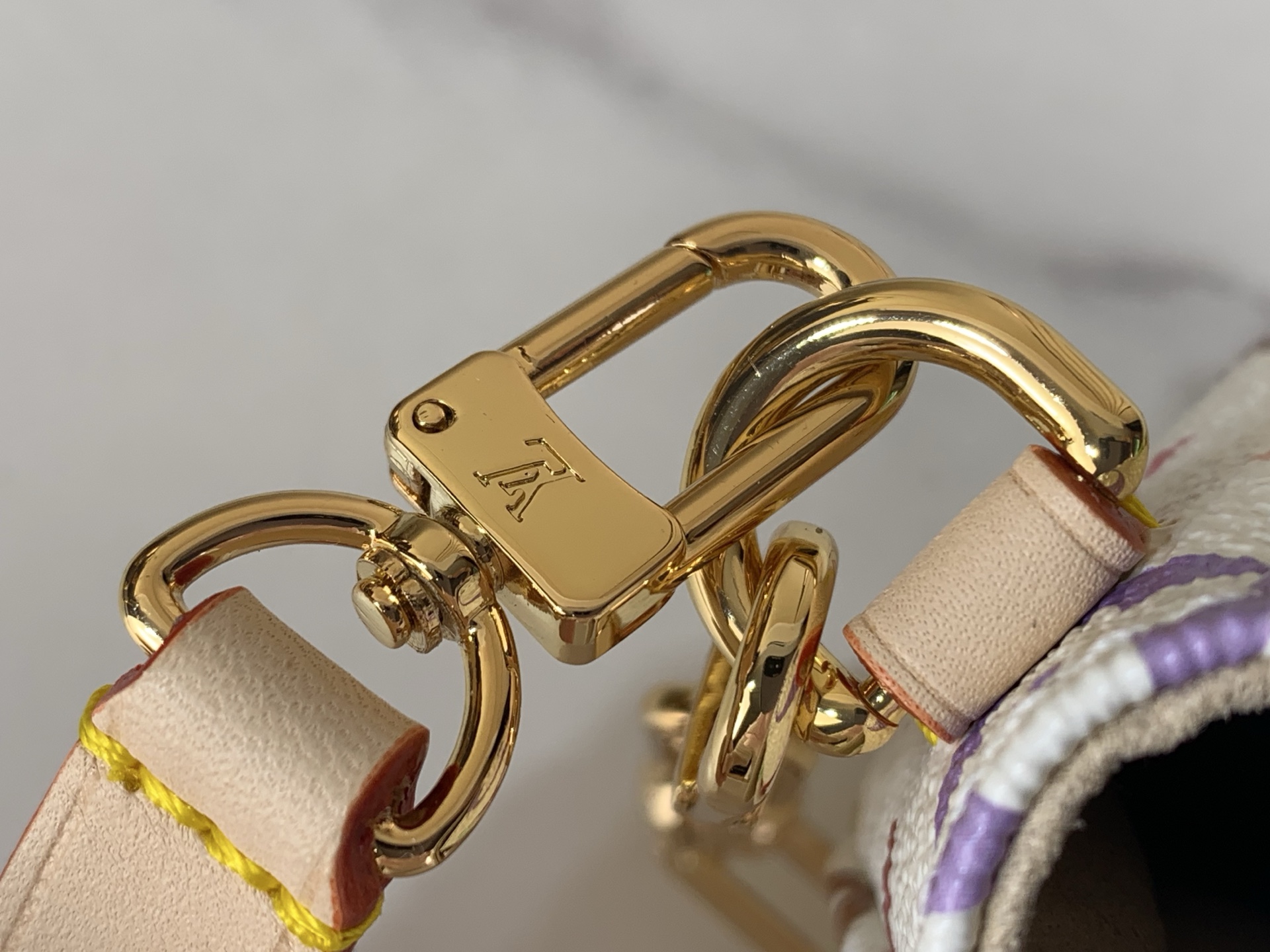 Louis Vuitton Basic Bag Canvas M-l-s