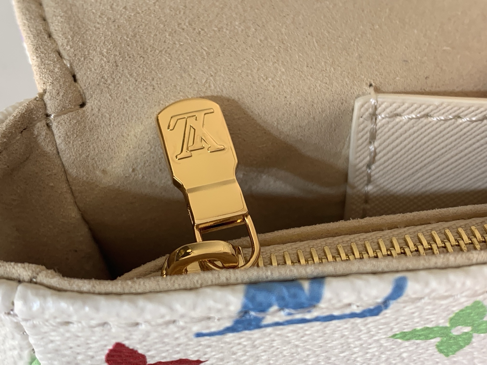 Louis Vuitton Basic Bag Canvas M-l-s