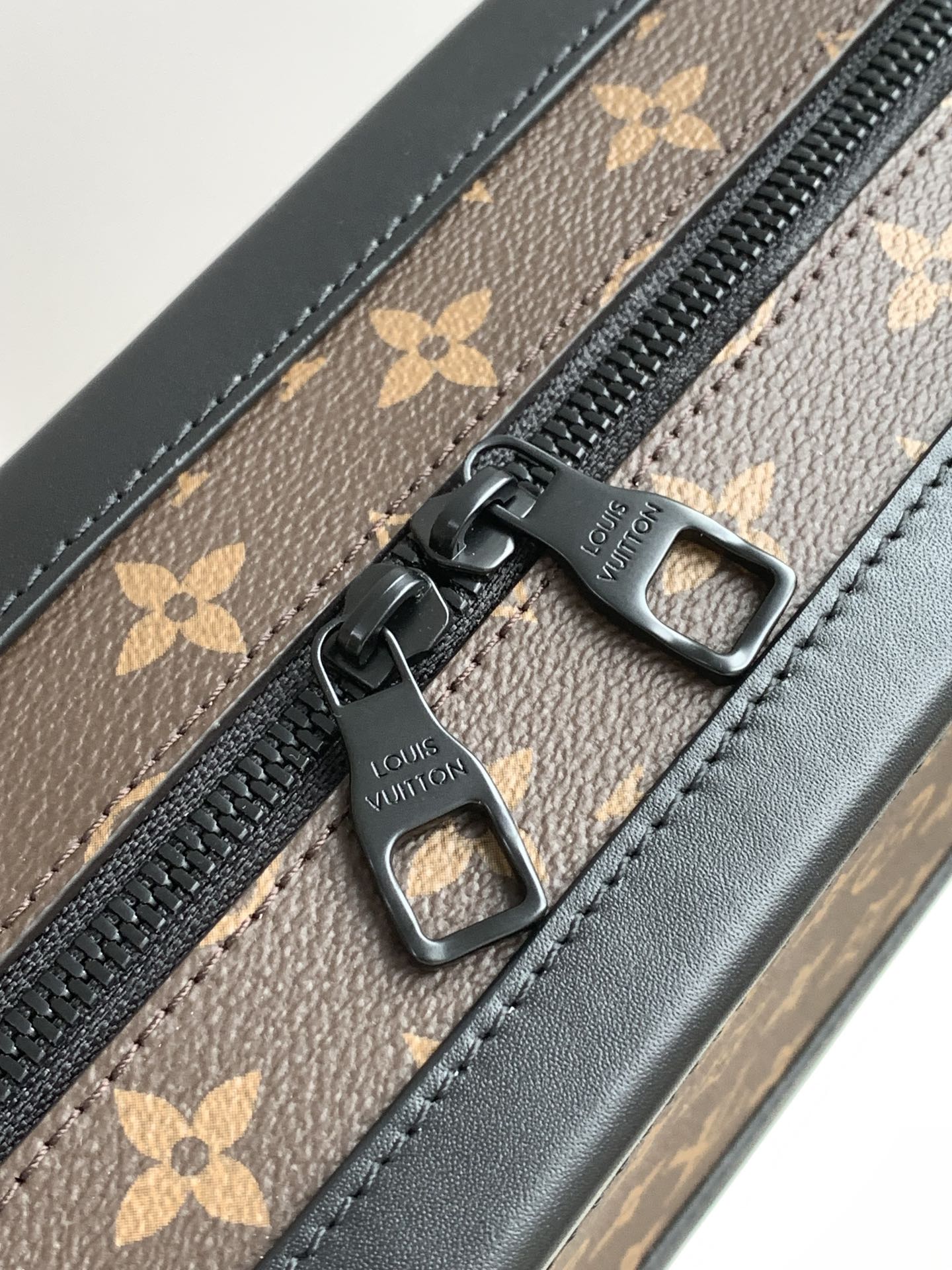 Louis Vuitton Messenger Bag M-l-s