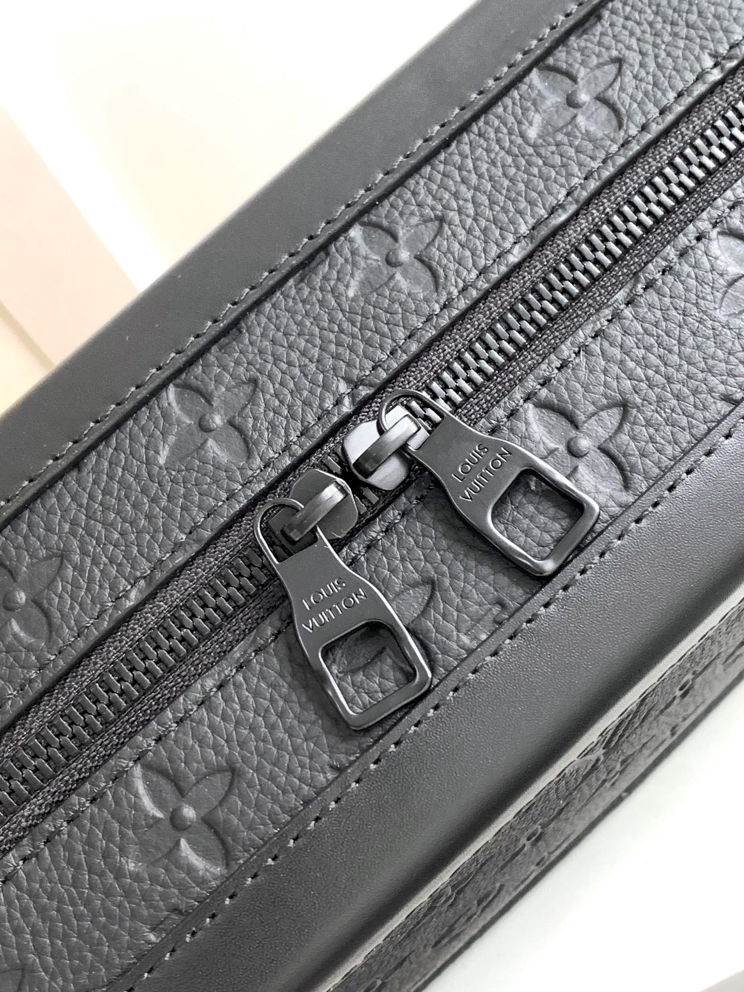 Louis Vuitton Messenger Bag M-l-s