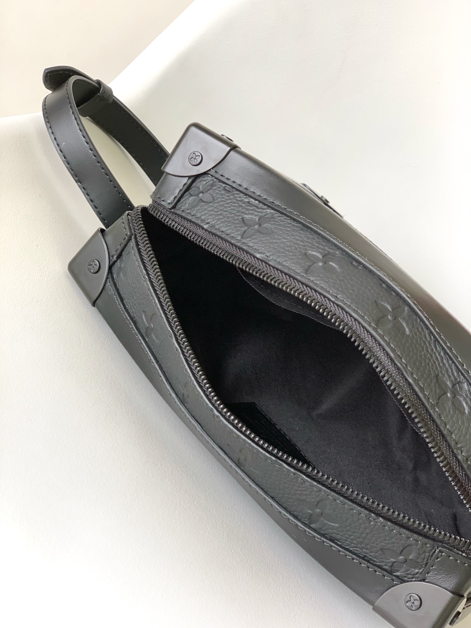 Louis Vuitton Messenger Bag M-l-s