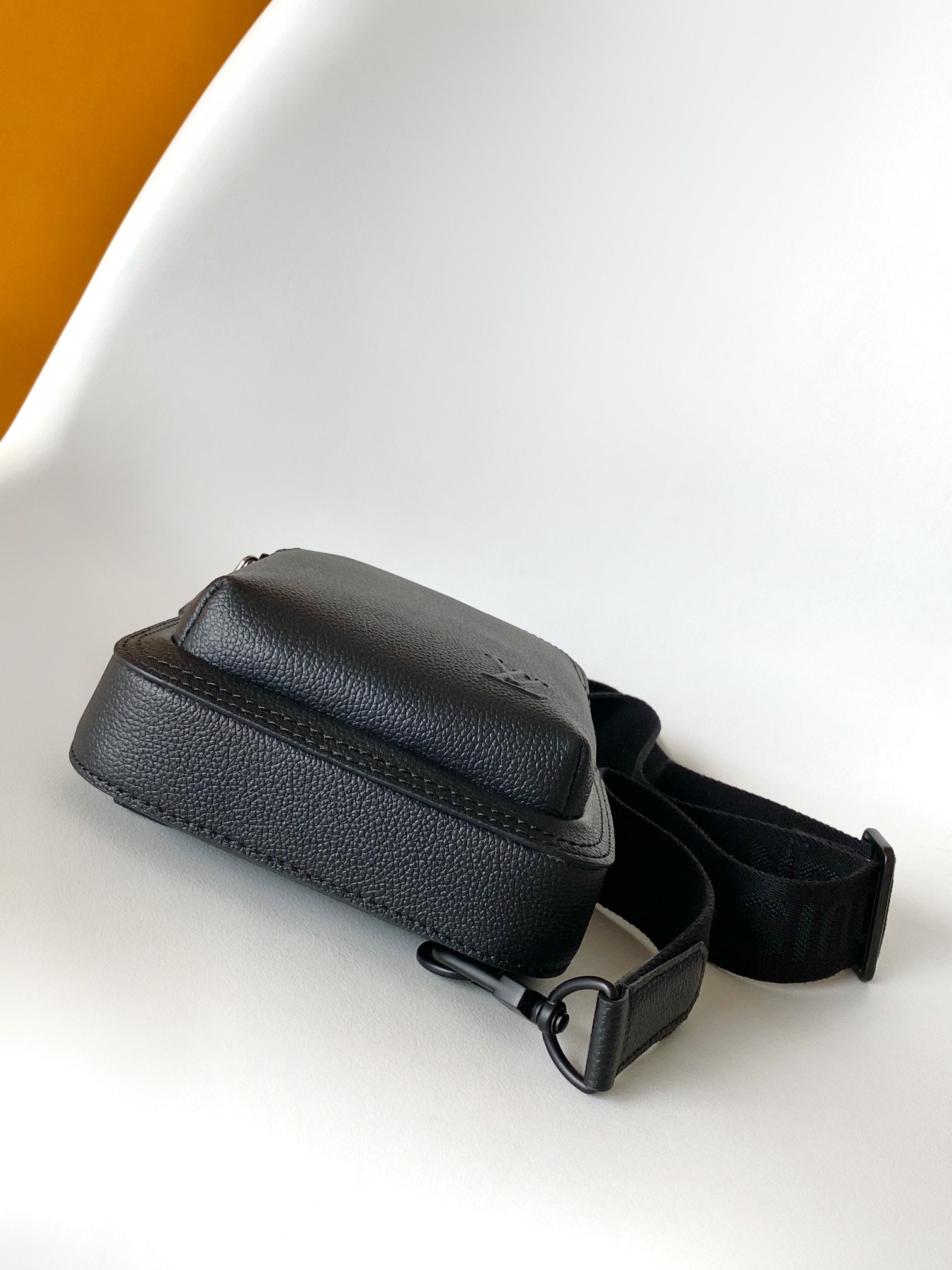 Louis Vuitton Basic Bag Cow Leather Black M-l-s