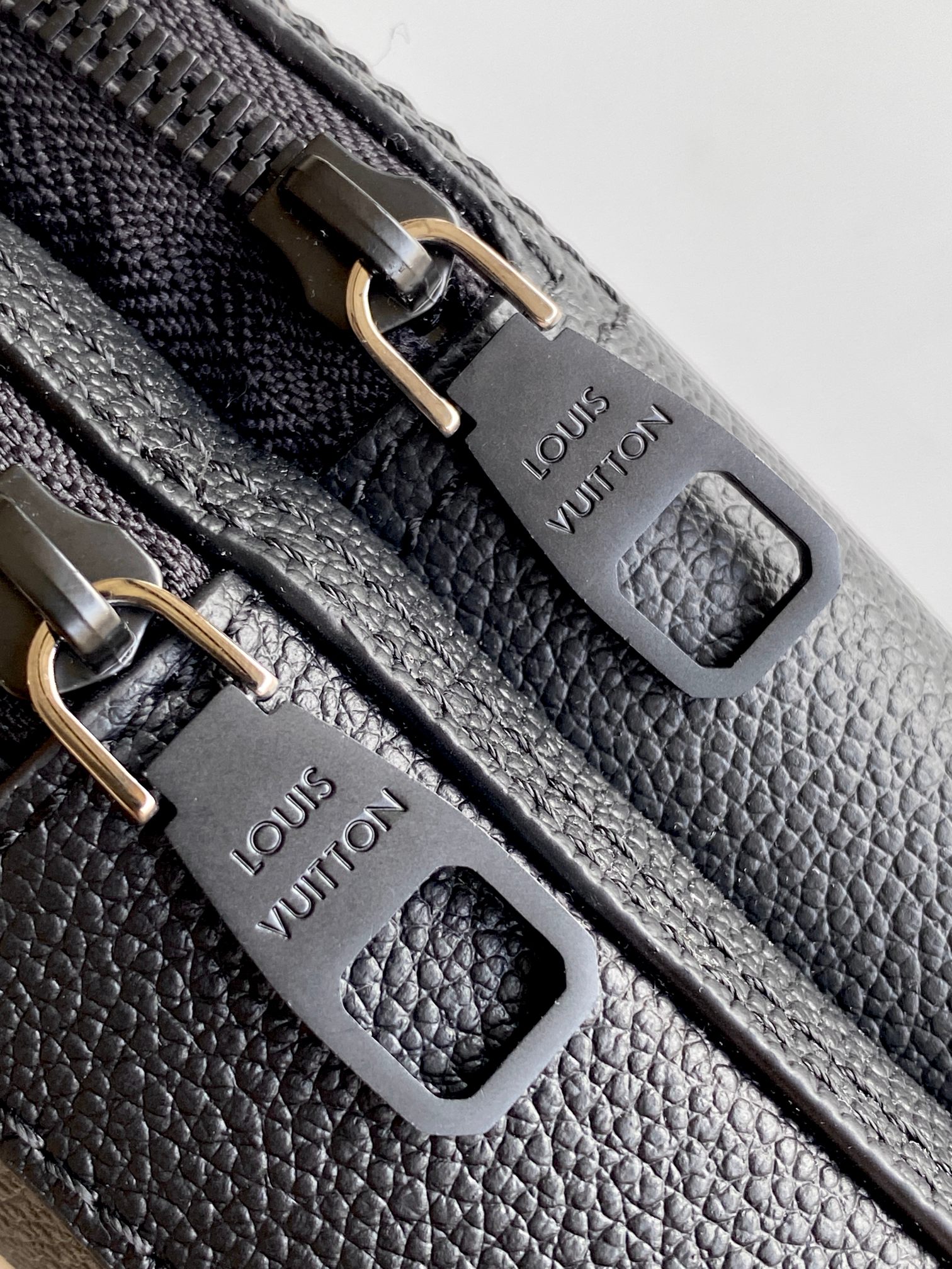 Louis Vuitton Basic Bag Cow Leather Black M-l-s