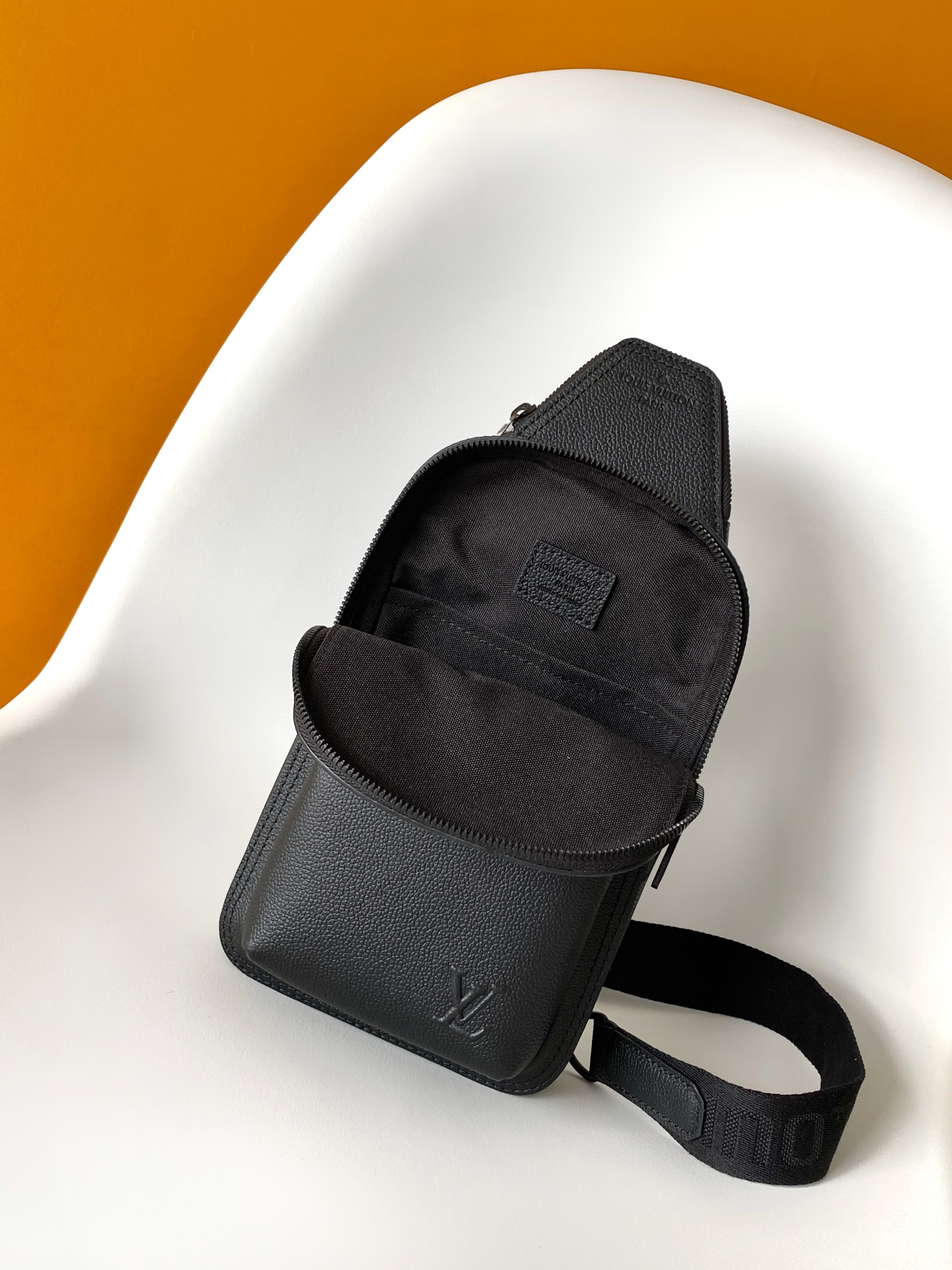 Louis Vuitton Basic Bag Cow Leather Black M-l-s