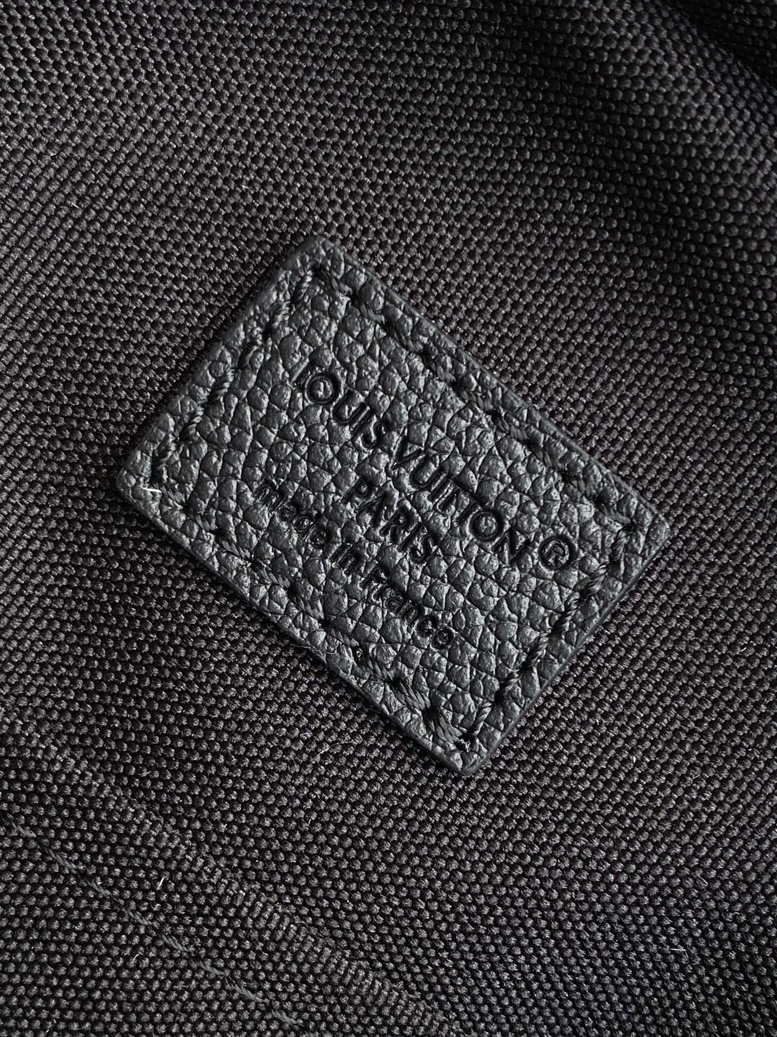 Louis Vuitton Basic Bag Cow Leather Black M-l-s