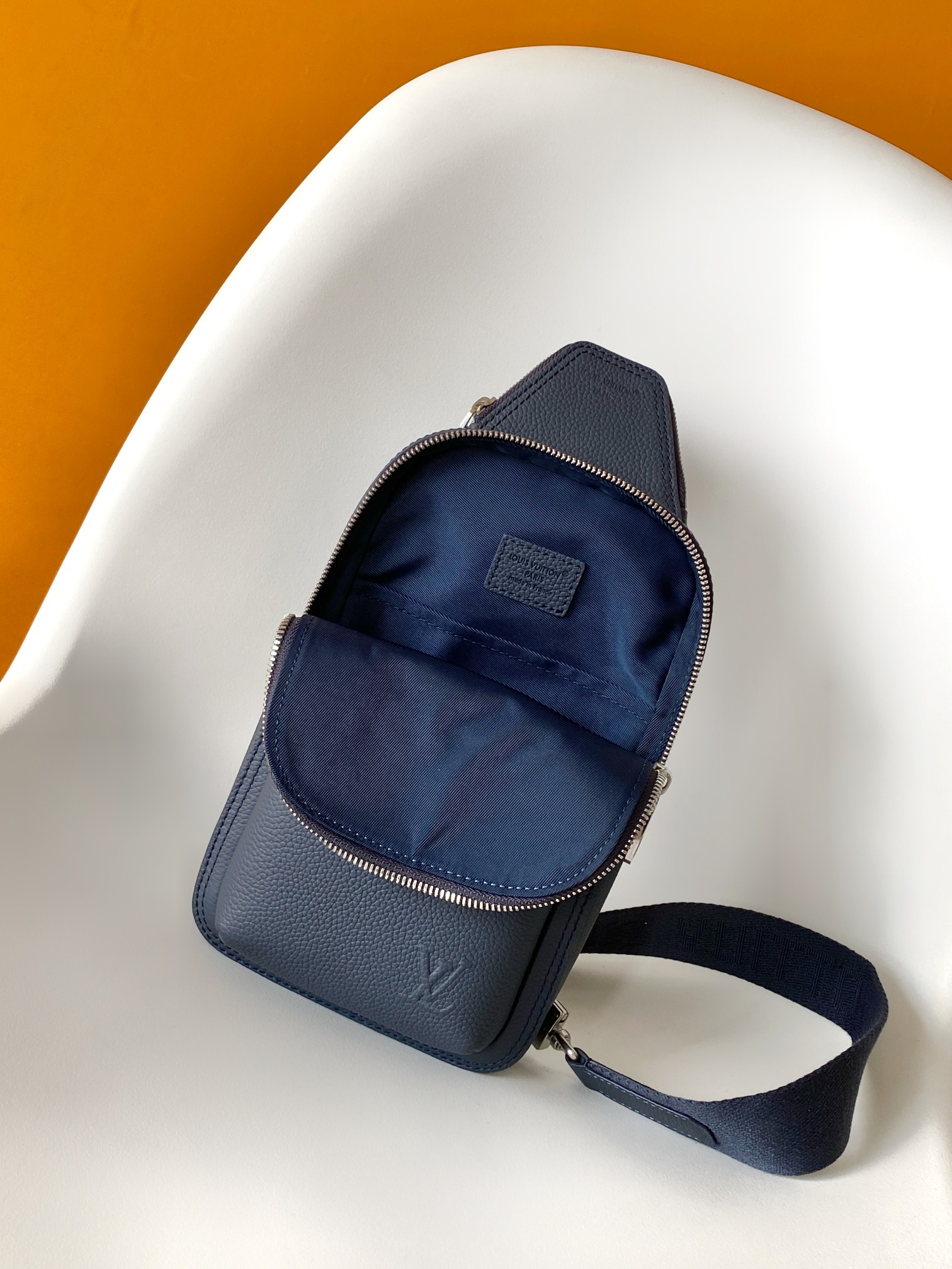 Louis Vuitton Basic Bag Cow Leather Black M-l-s