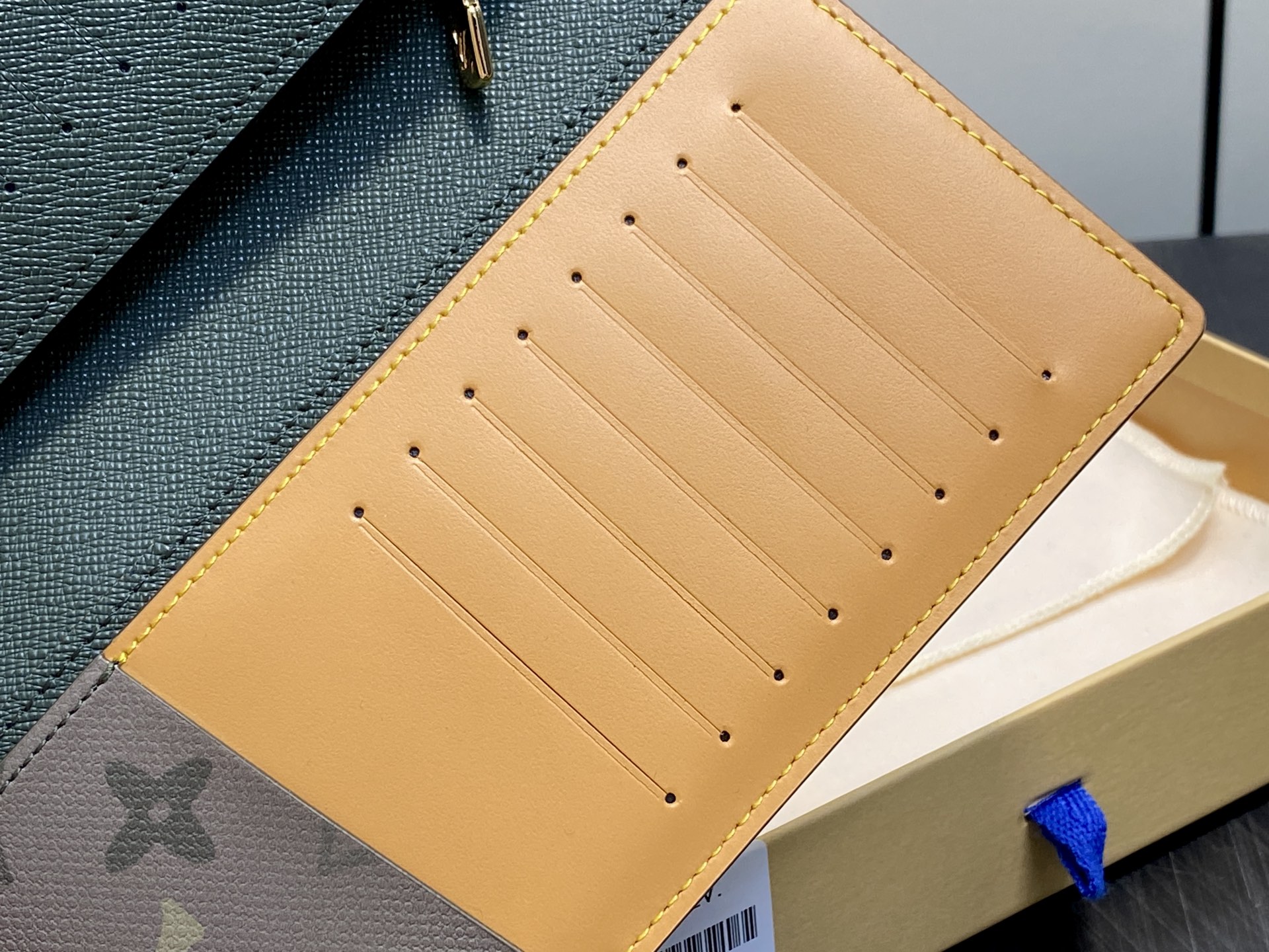 Louis Vuitton Basic Bag Cow Leather Green M-l-s